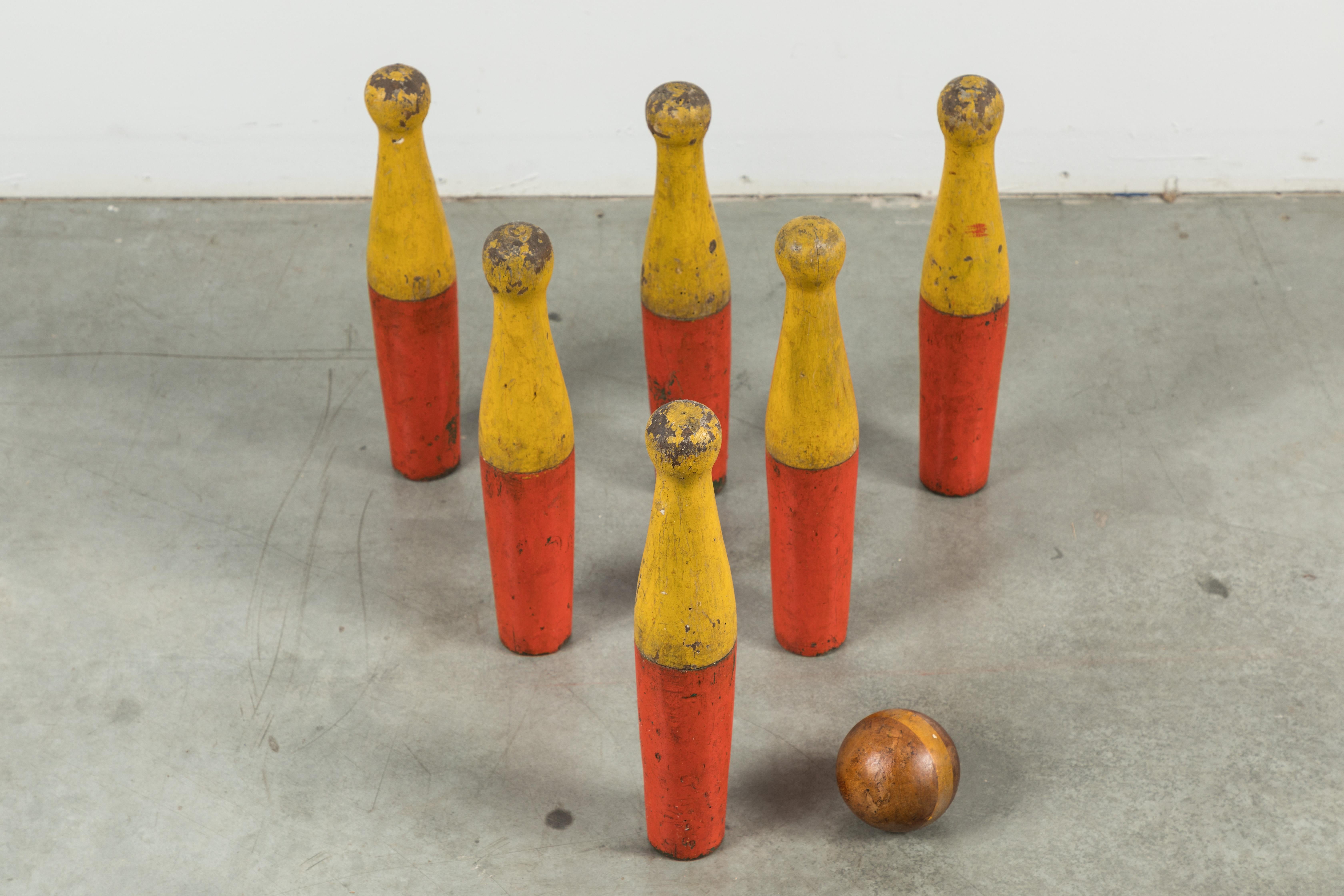 North American Wood Lawn Bowling Game Original Caddy and Bowling Balls, circa 1900 For Sale