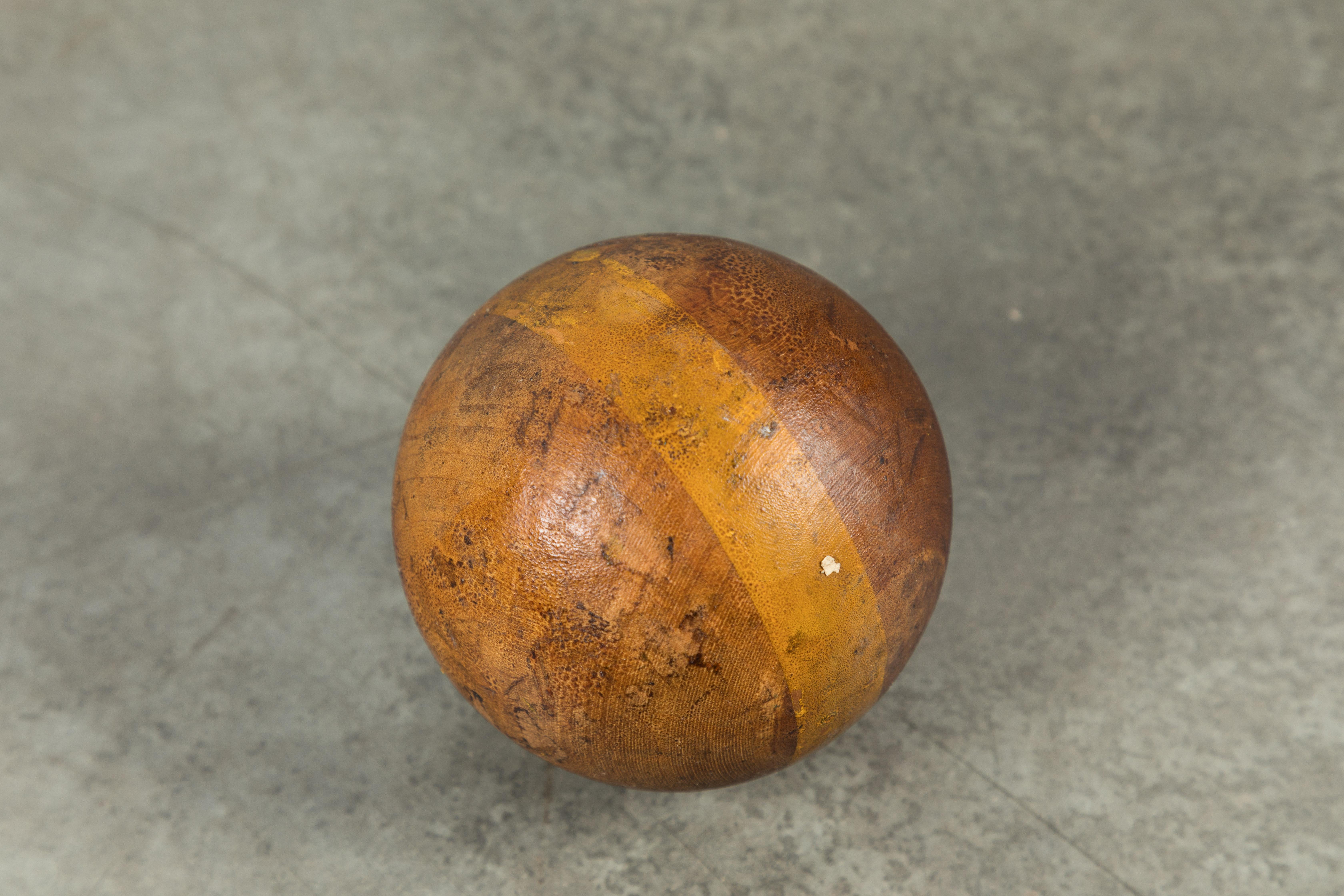 Wood Lawn Bowling Game Original Caddy and Bowling Balls, circa 1900 In Good Condition For Sale In Santa Monica, CA
