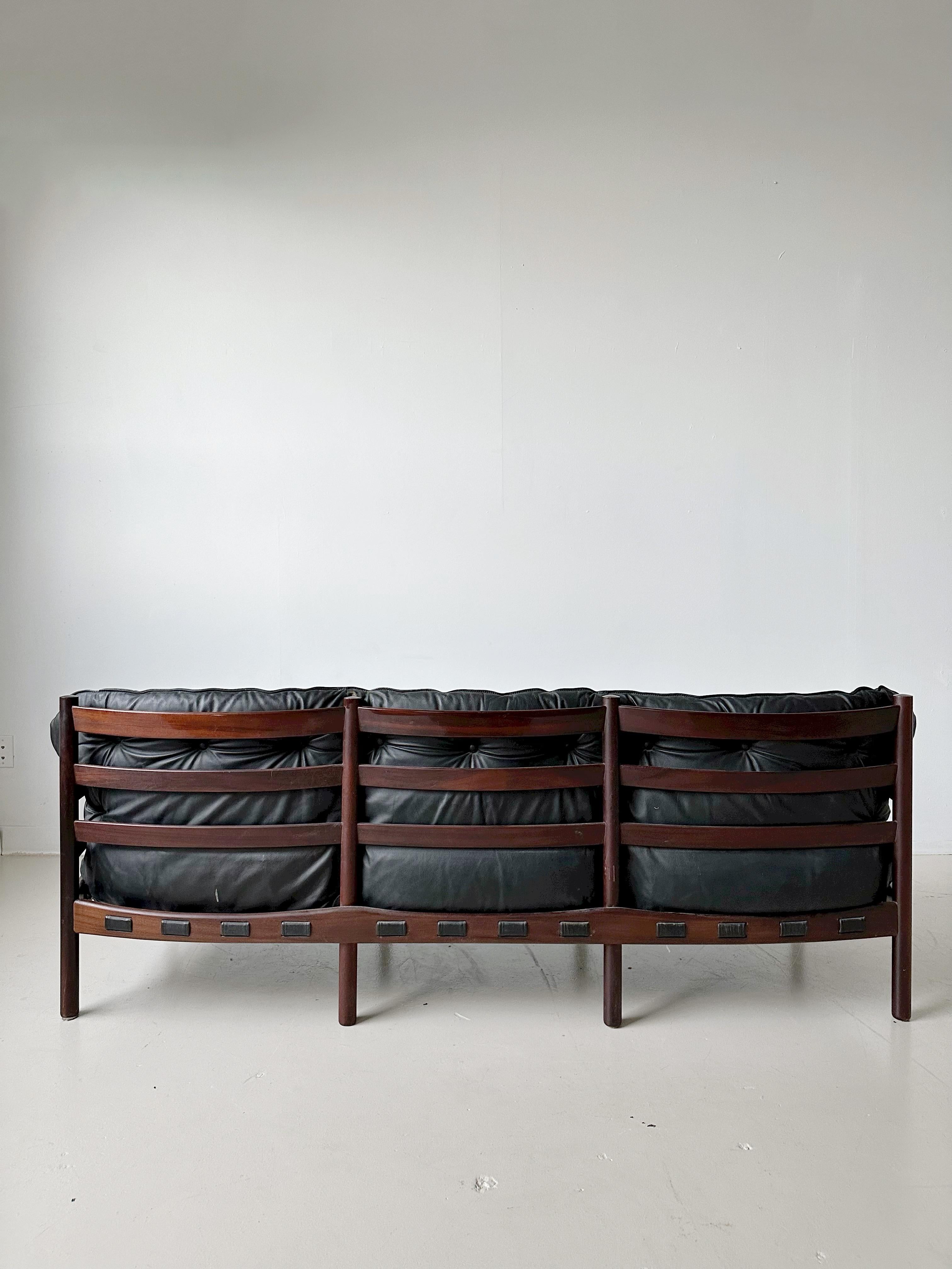Black Leather 3 Seater Sofa with Wooden (Walnut or Rosewood) Frame by Sven Ellekaer for Coja, 60s

//

Dimensions:
80”W x 28”D x 28”H

68” seat width x 24” seat depth x 16” seat height

//

*Very good condition, minor patina on leather,