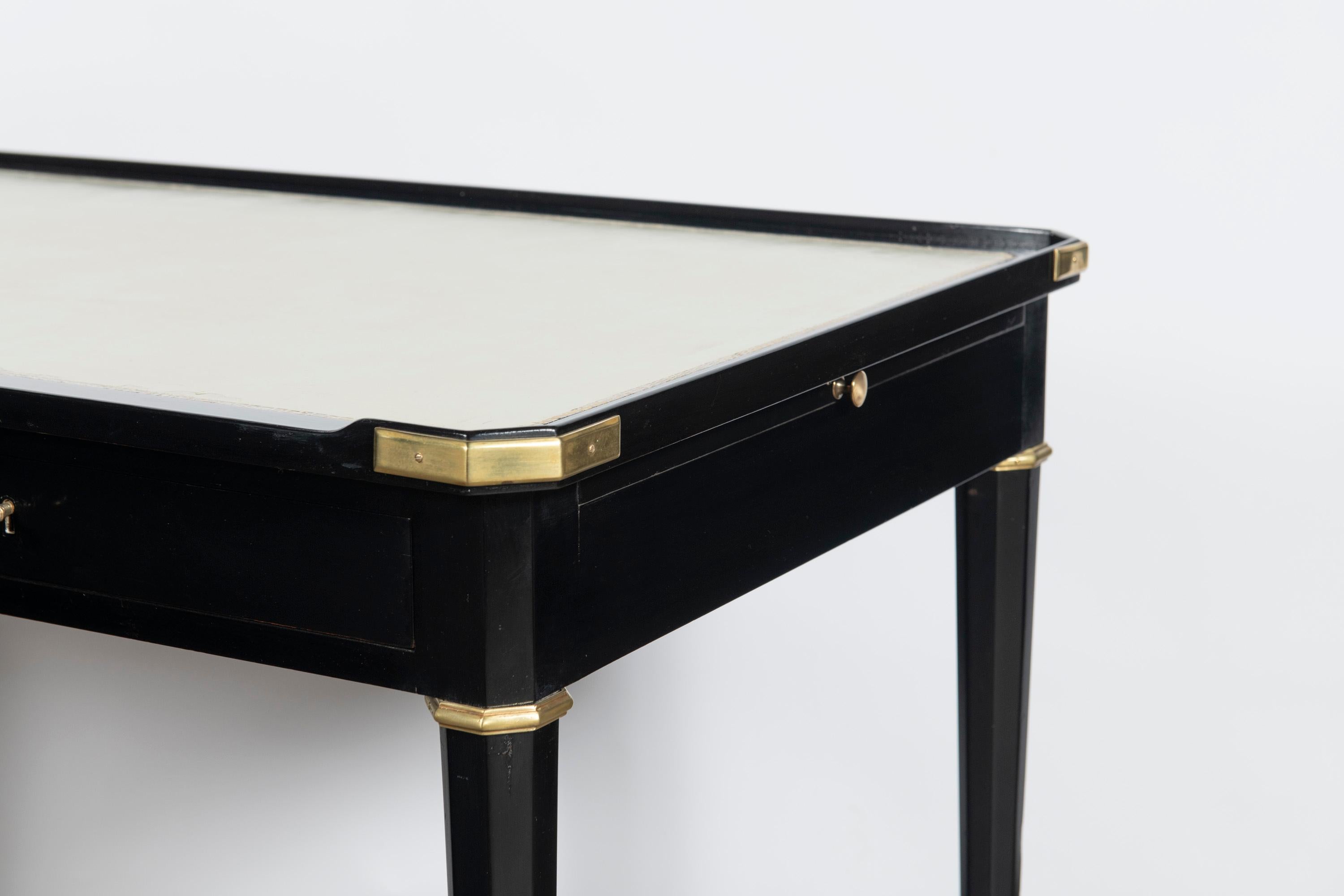 Scrivania in legno, pelle e bronzo attribuita alla Maison Jansen, Francia, circa 1950. in vendita 5