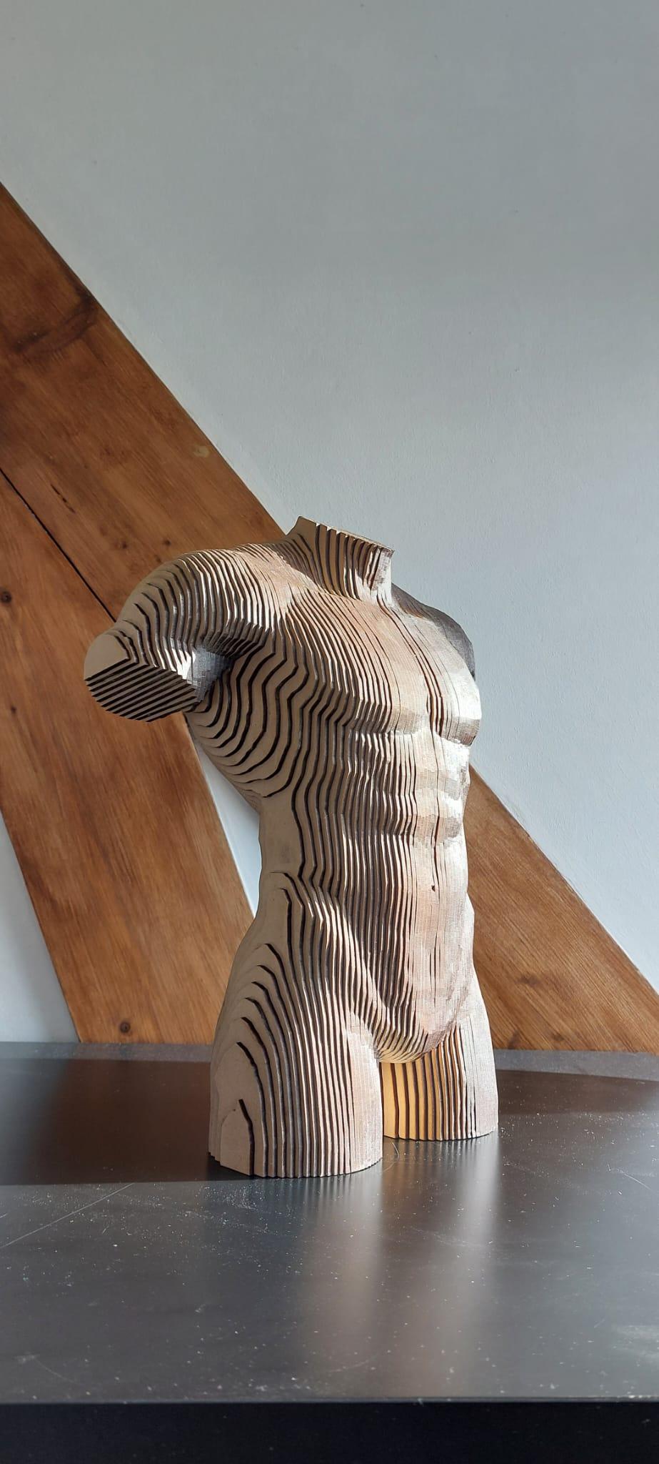 Male Torso-Skulptur aus Holz, MDF  im Angebot 3