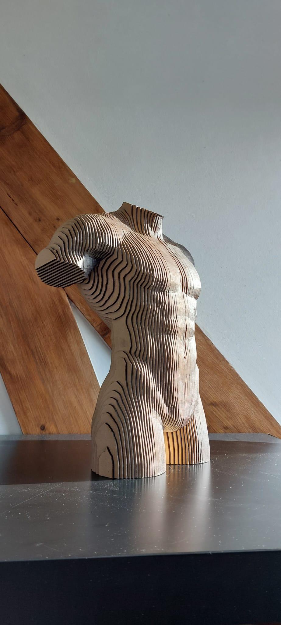 Sculpture de torse masculin en bois MDF  en vente 1
