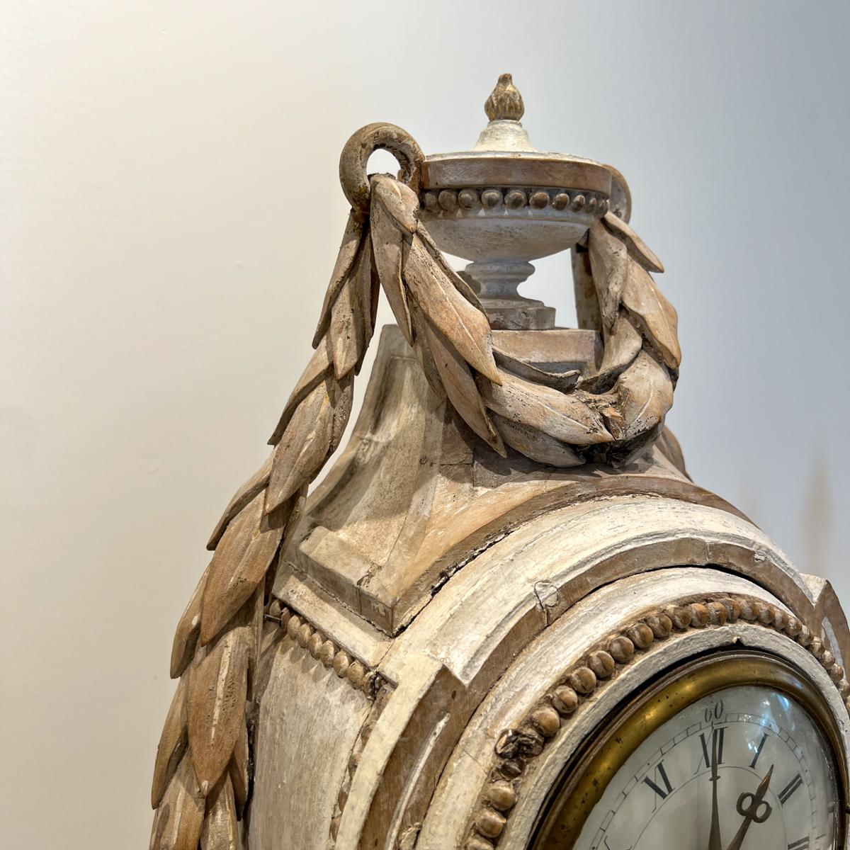 Wood Mantle Clock (Gustavianisch) im Angebot