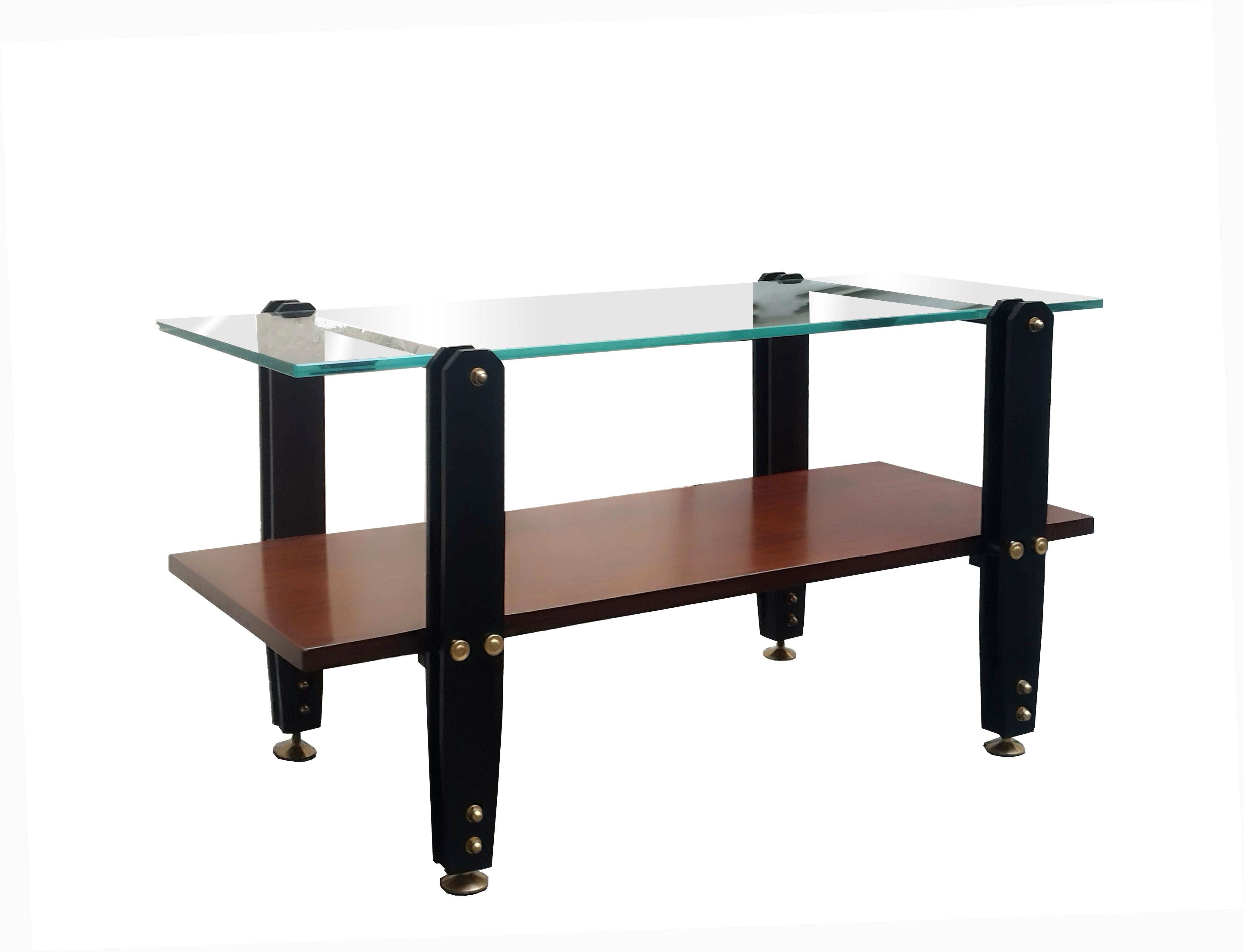 Mid-Century Modern Table basse en bois, métal et laiton, avec plateau en verre, Italie, années 1970 en vente