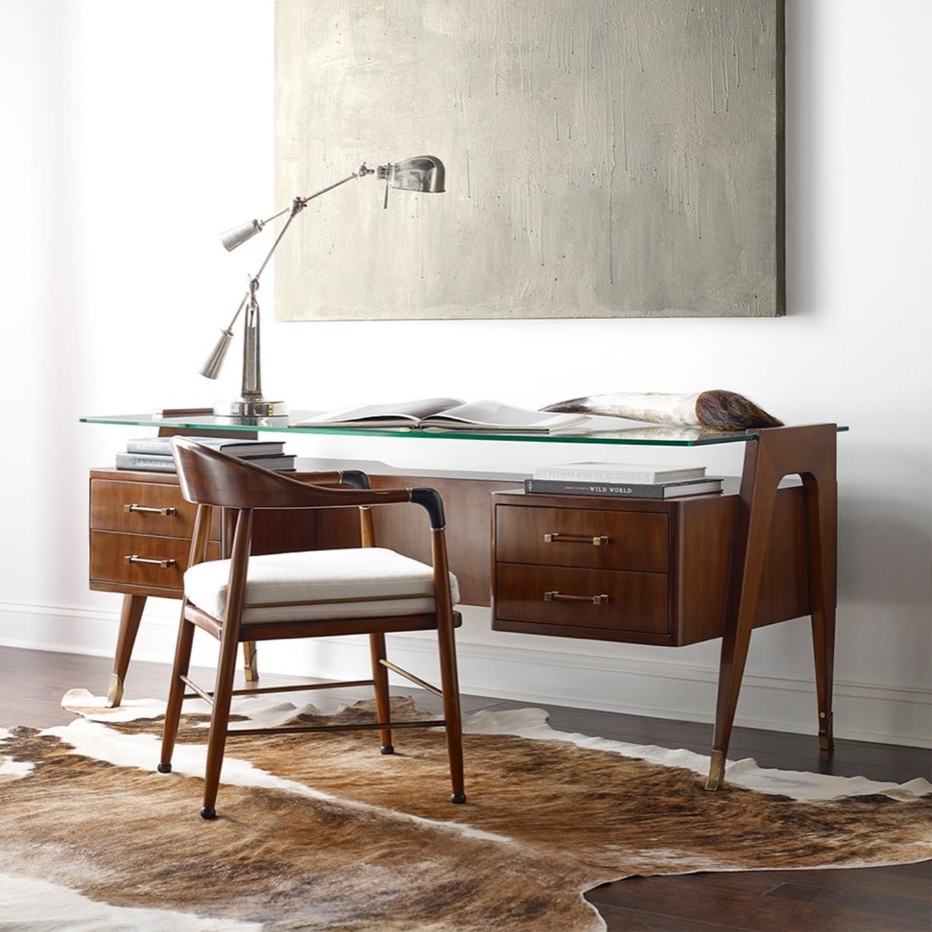Mexicain Wood Mid-Century Modern Style Arezzo Desk with Floating Crystal Top (Bureau Arezzo en bois de style Modernity avec plateau flottant en cristal) en vente