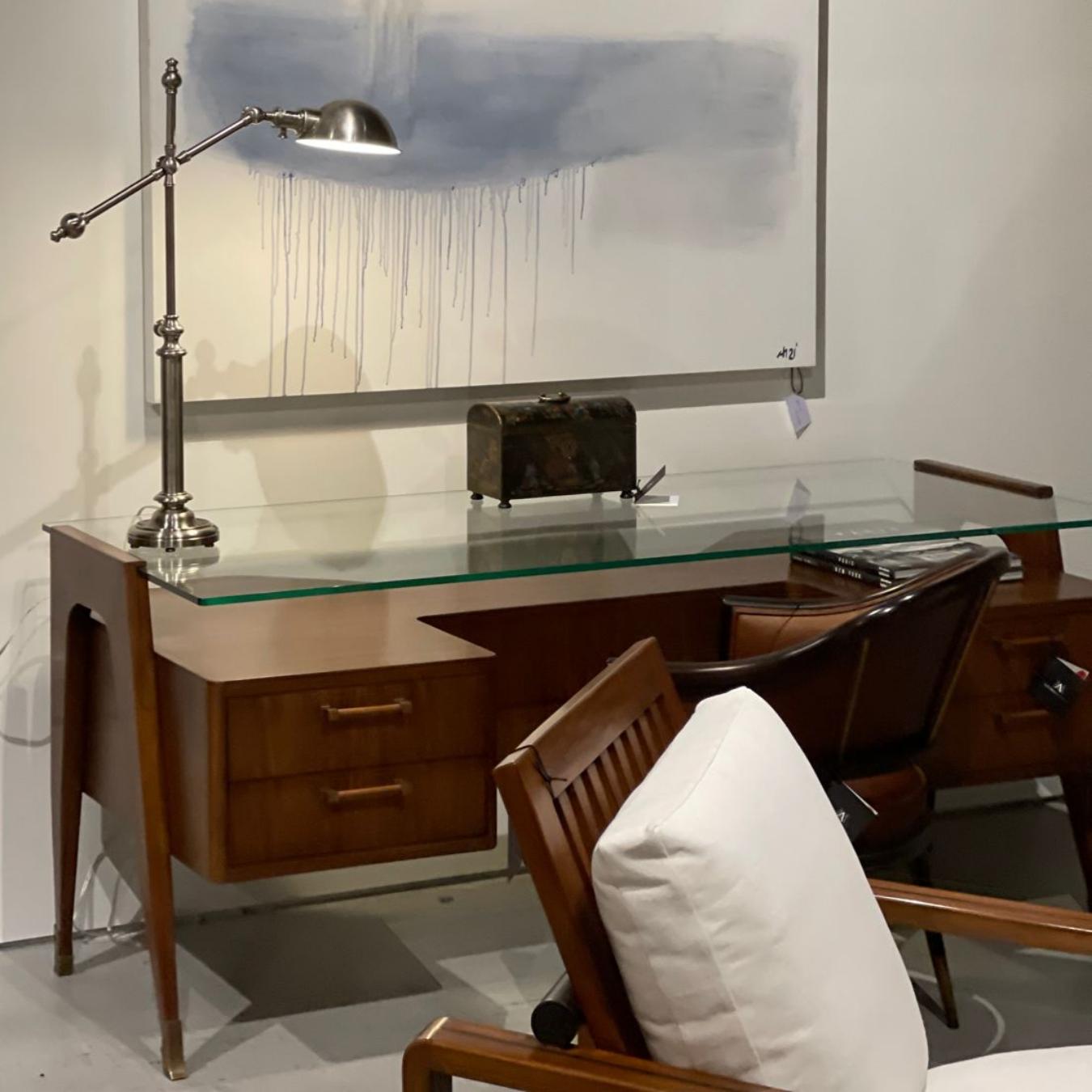 Wood Mid-Century Modern Style Arezzo Desk with Floating Crystal Top In New Condition For Sale In Bosques de las Lomas, MX