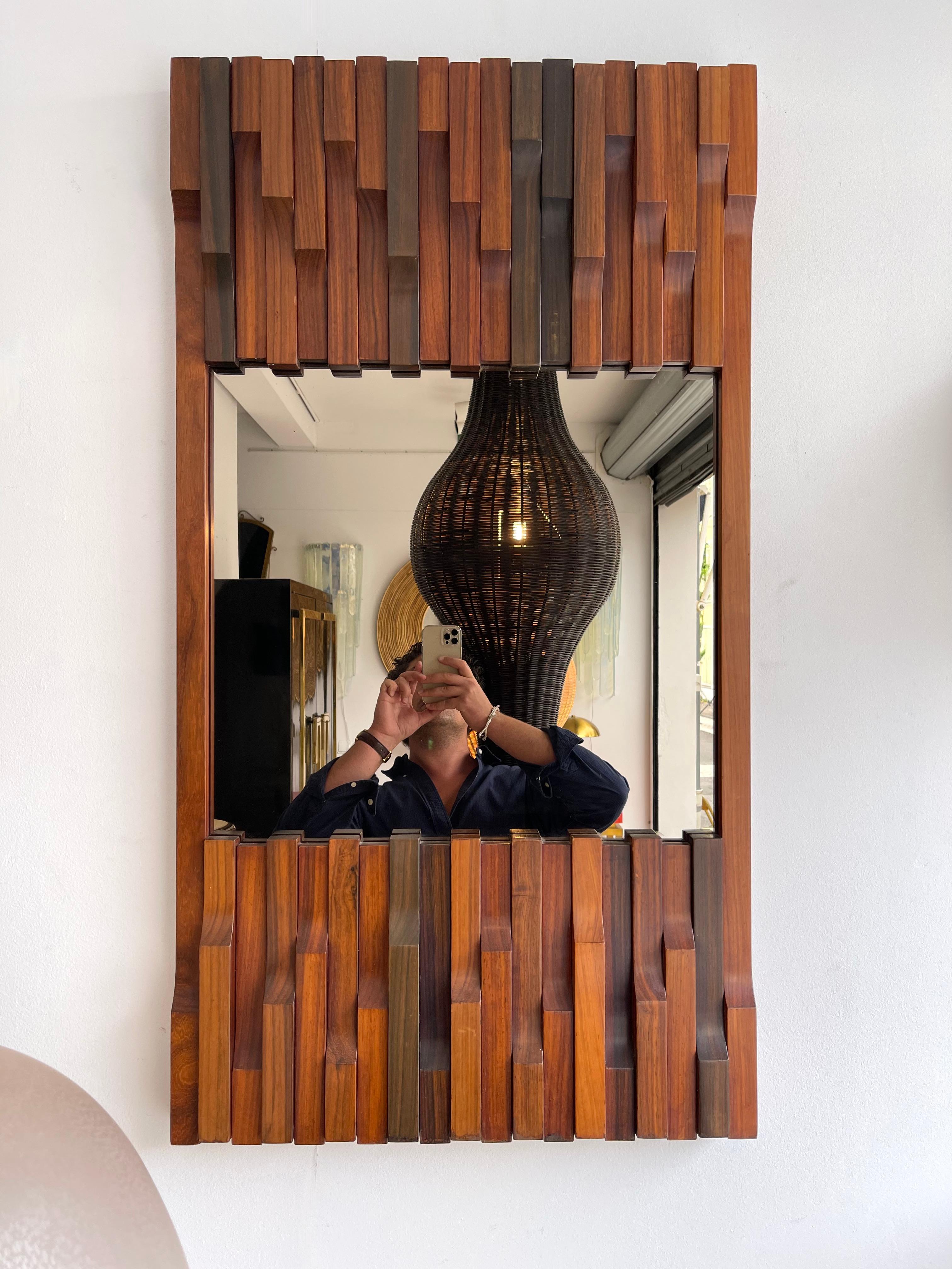 Mid-Century Modern Miroir en bois de Luciano Frigerio. Italie, 1970 en vente