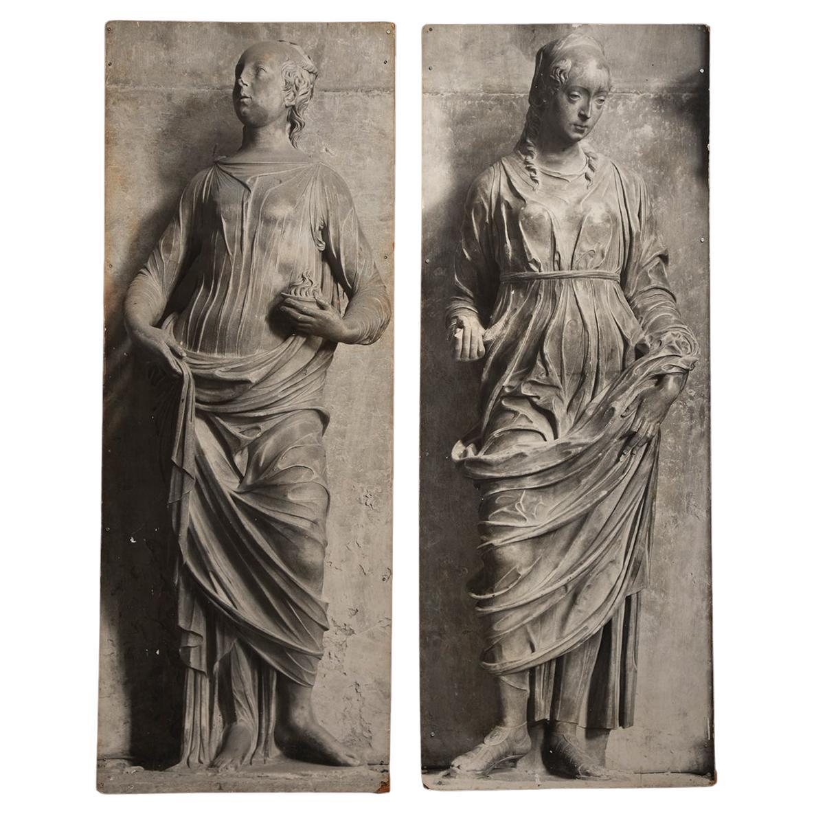 Fotografías de estatuas en paneles de madera, Inglaterra 1950 en venta