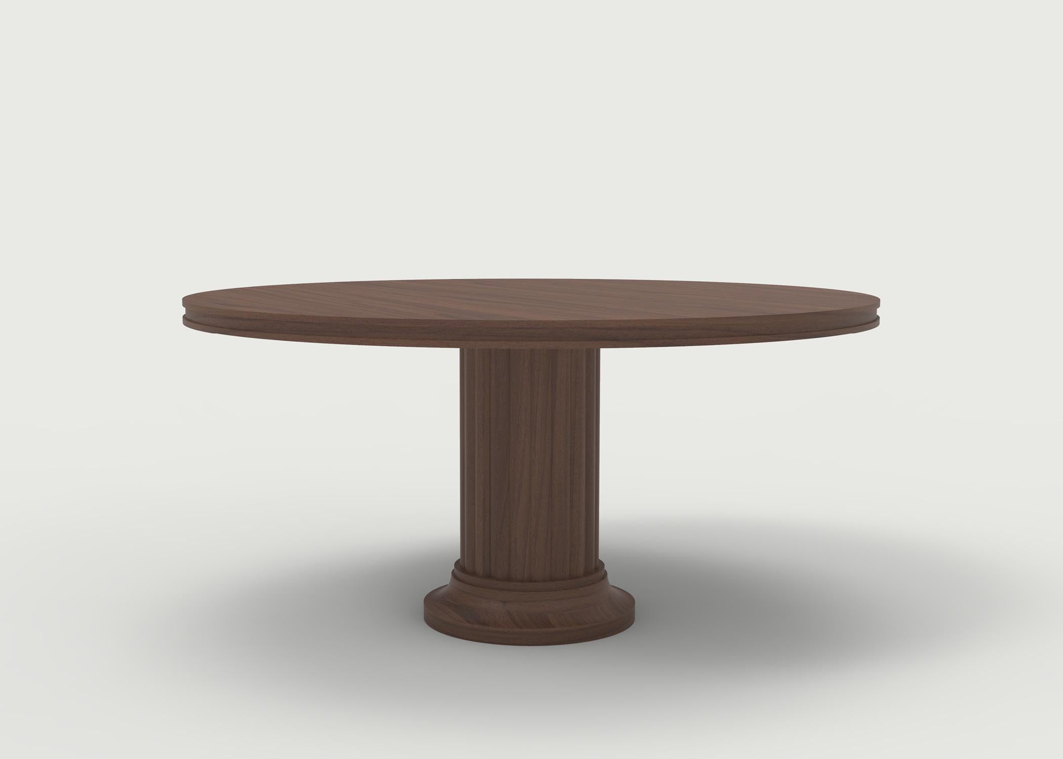 American Classical Wood Pedestal Dining Table with Carved Base and Wood Top with Carved Edge For Sale