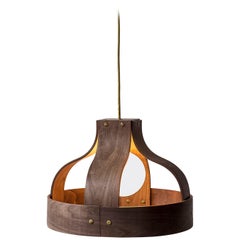 Lampada a sospensione in legno, "Bound" di Carnevale Studio, noce