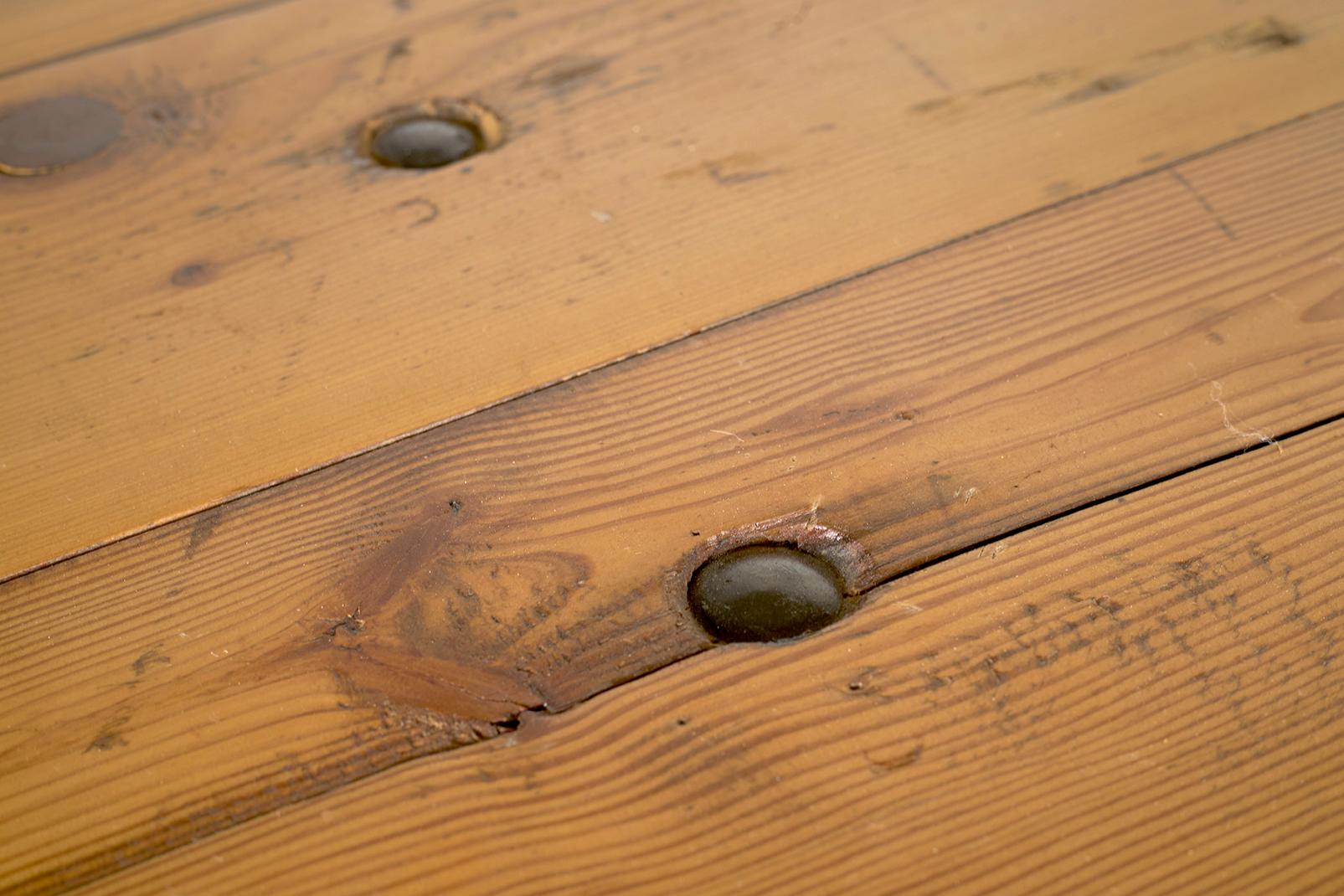 20ième siècle Console en planches de bois sur base en acier patiné en vente