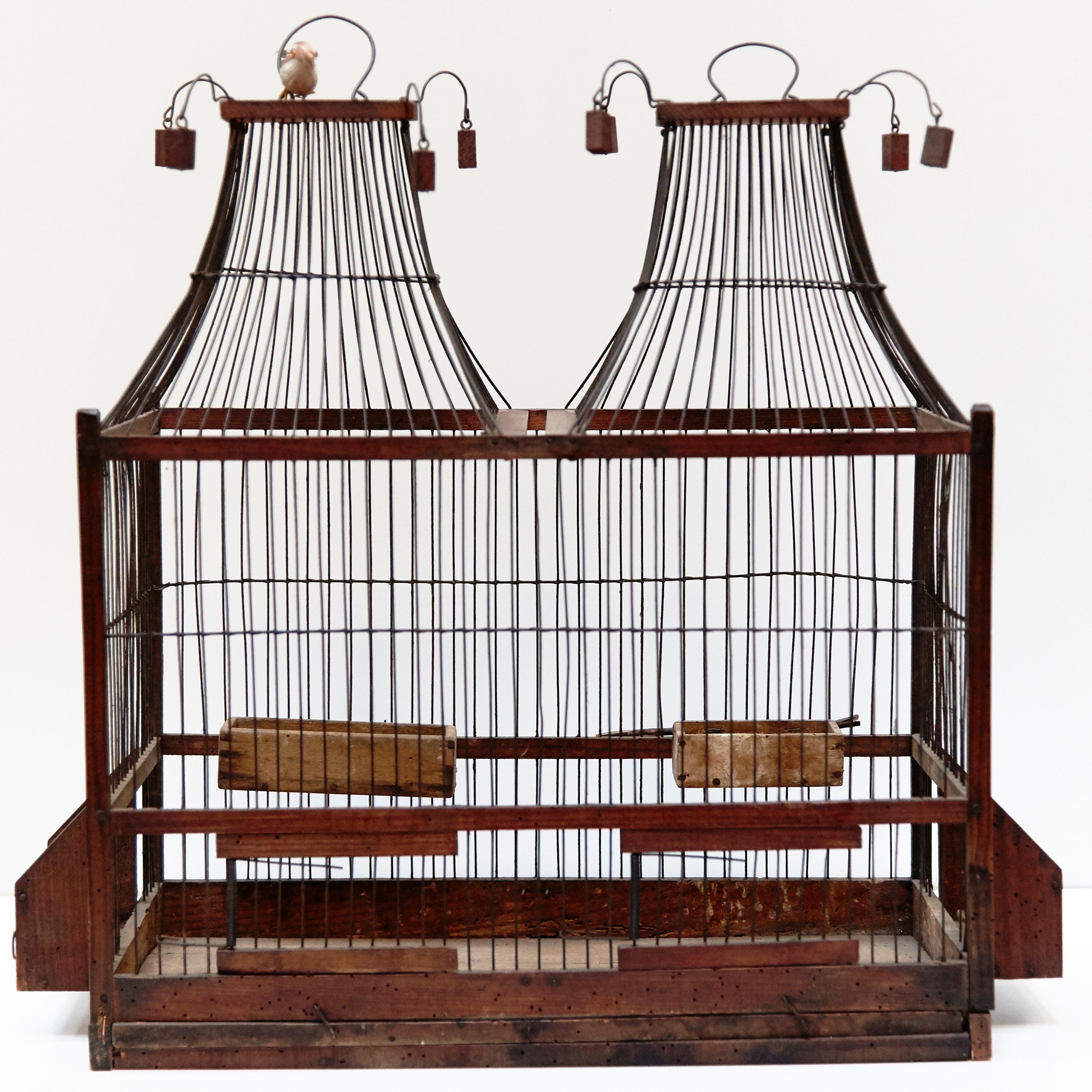 Wood popular traditional bird cage in wood and metal from France, circa 1930

In good original condition, preserving beautiful patina.