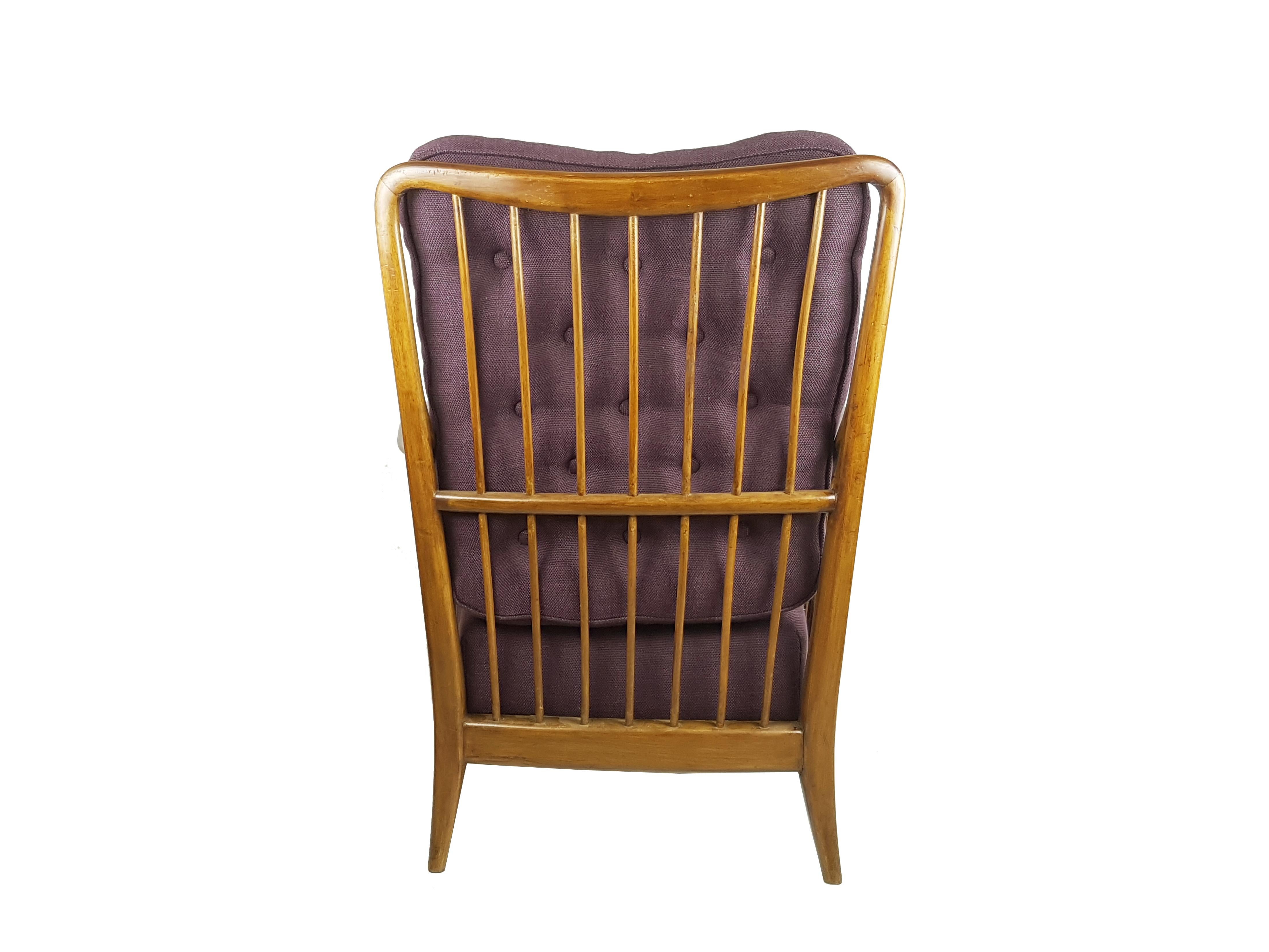 Fauteuil en bois et tissu violet des années 1940-50 attribué à Paolo Buffa en vente 2