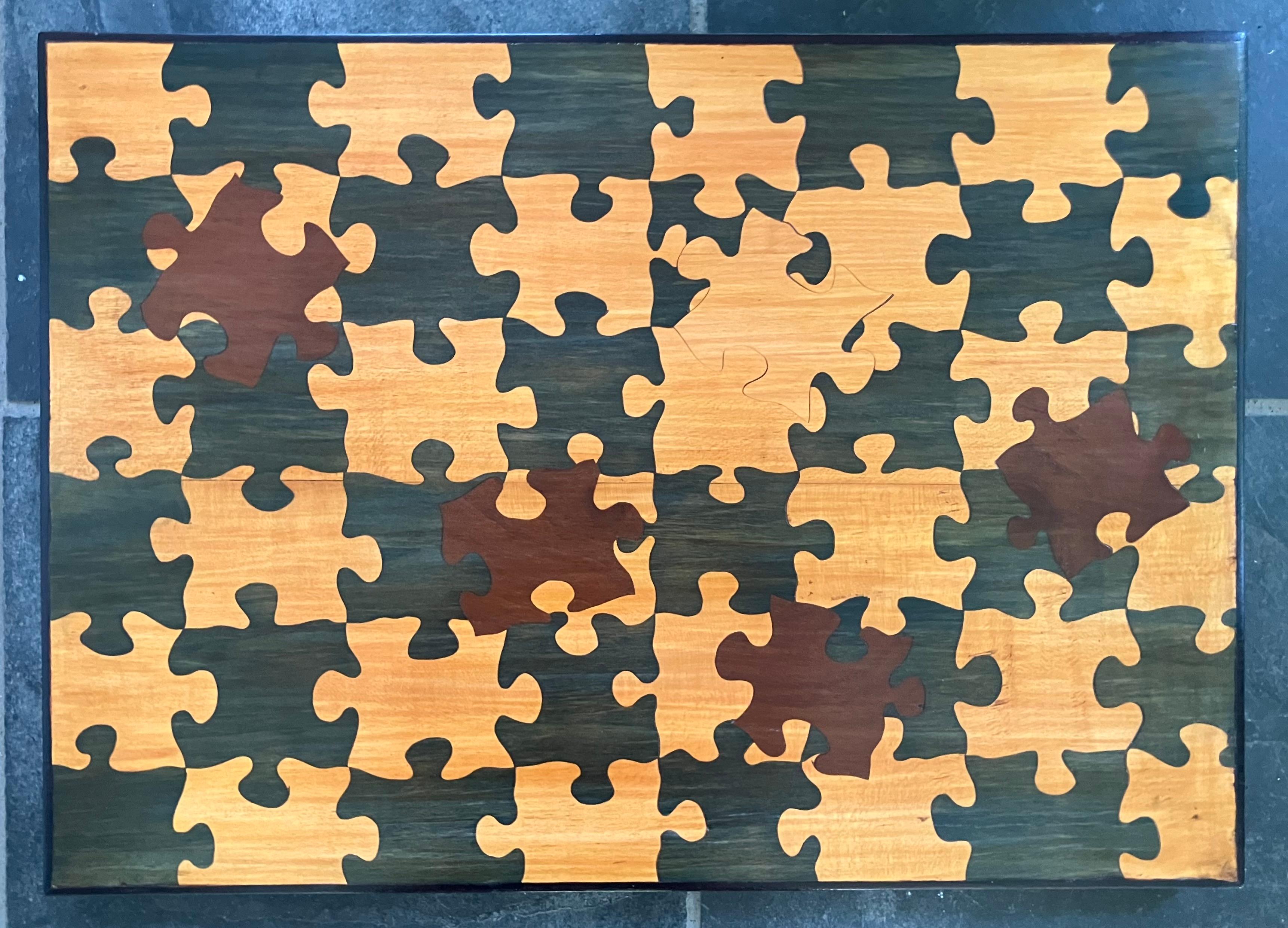 Italiano Vassoio con motivo a puzzle in Wood in vendita