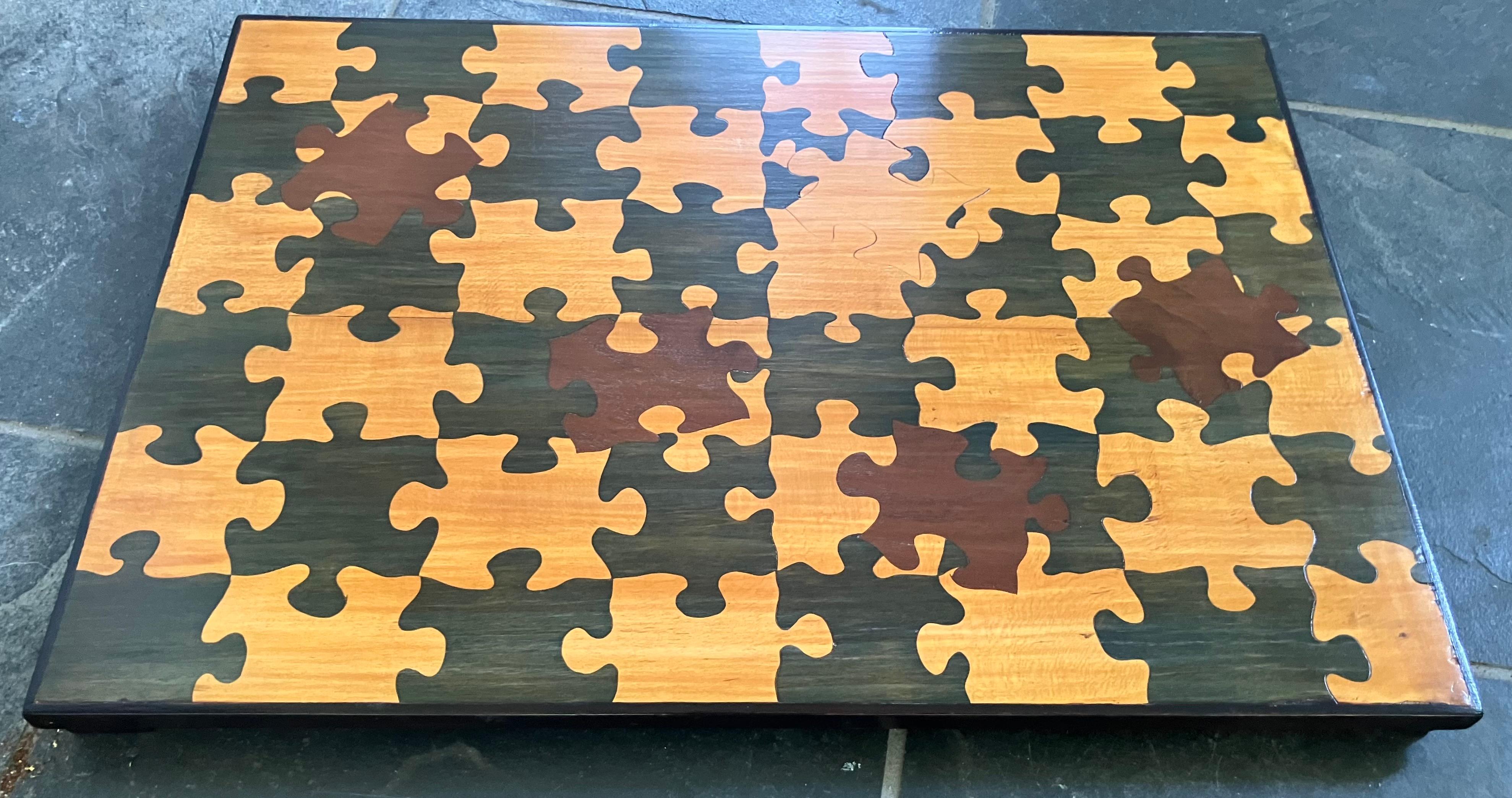 Fatto a mano Vassoio con motivo a puzzle in Wood in vendita