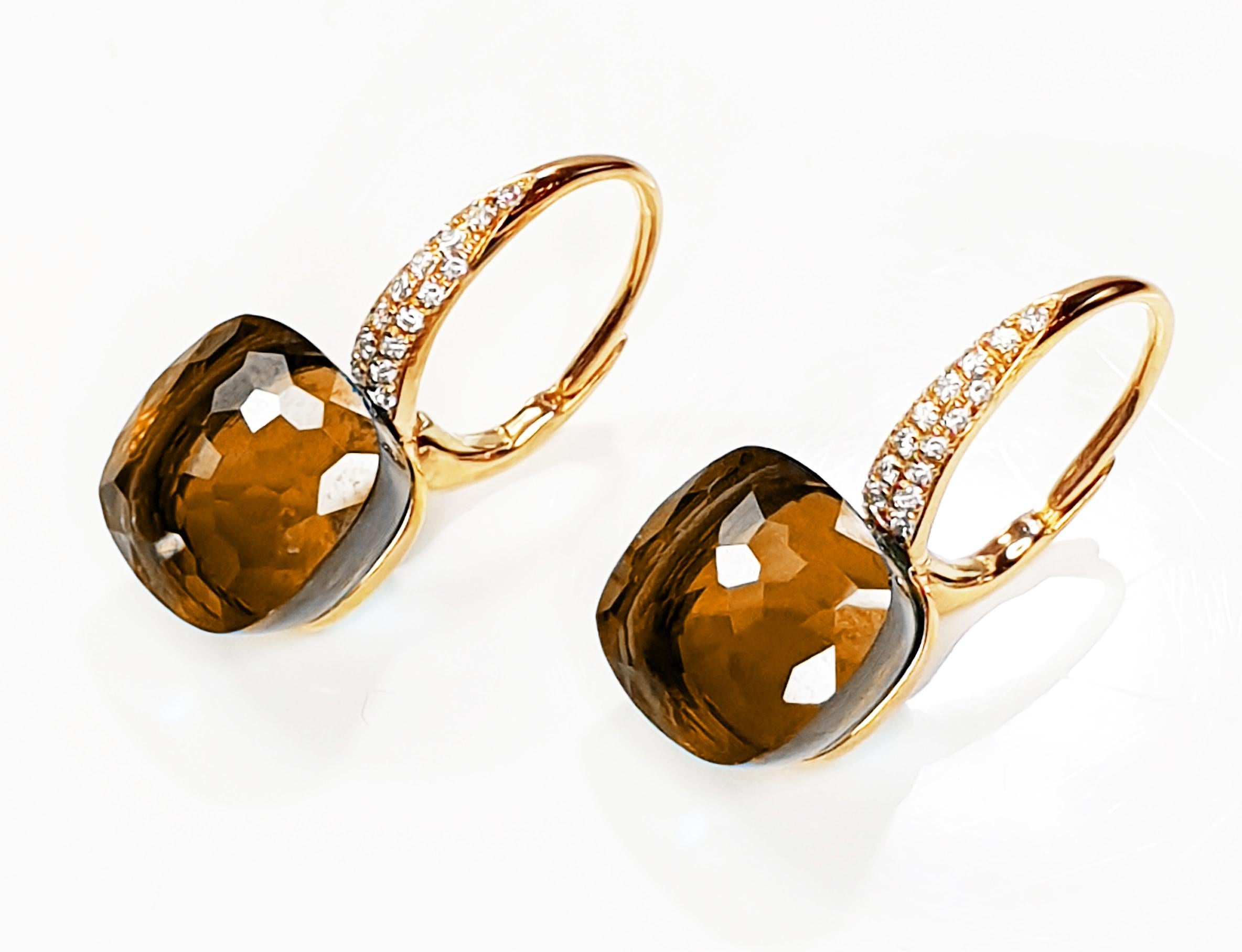 Pendientes colgantes de cuarzo de madera multifacético de oro rosa de 18 quilates con pavé de diamantes
 Par de pendientes peso total oro 2,5gr pavé de 56 diamantes total 0,21ct
Los Cuarzos de Madera son de 4,00ct cada uno y miden 9mm o 0,35