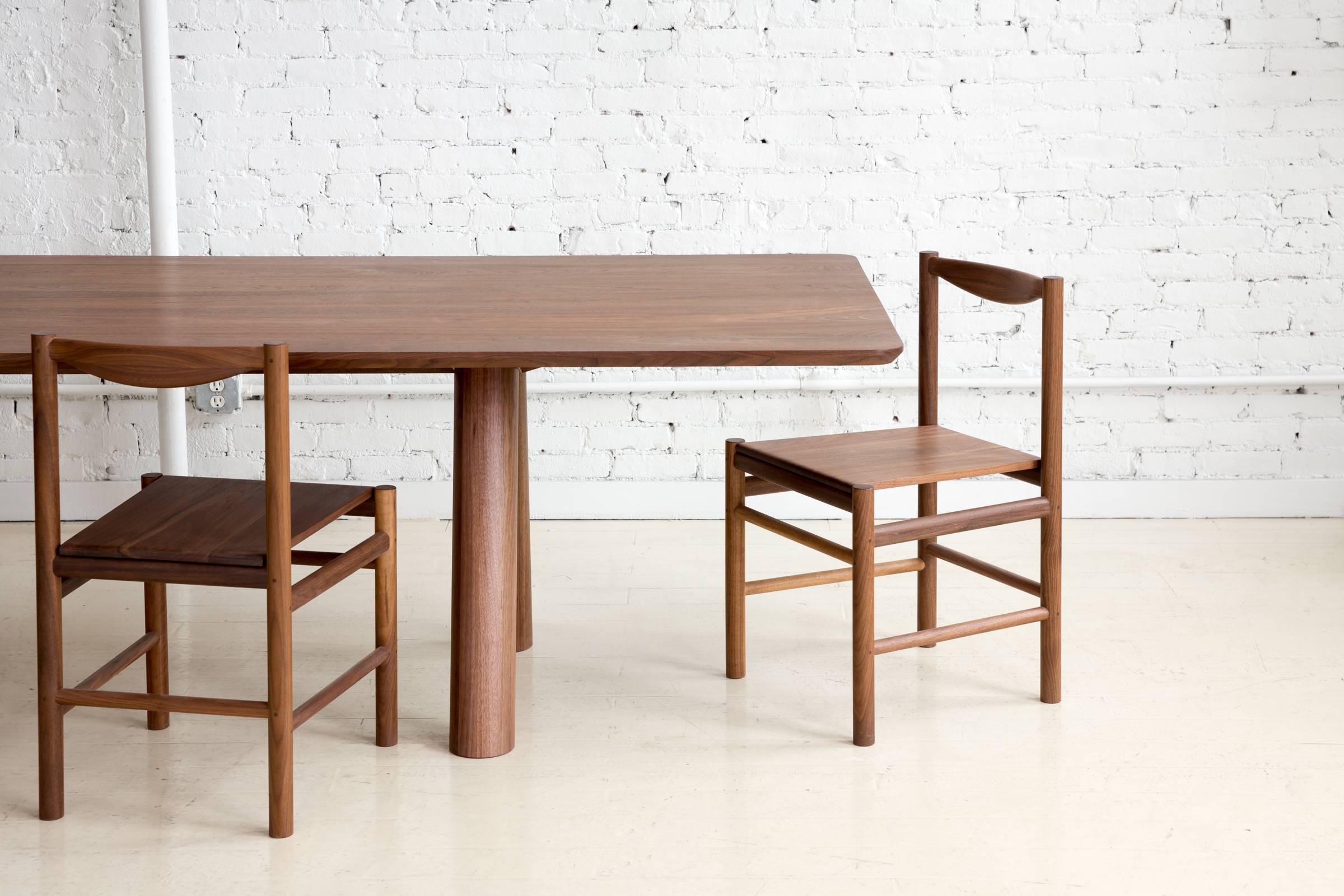 Esszimmerstuhl aus Holz aus Walnussholz und Shearling von Fort Standard, auf Lager im Angebot 1