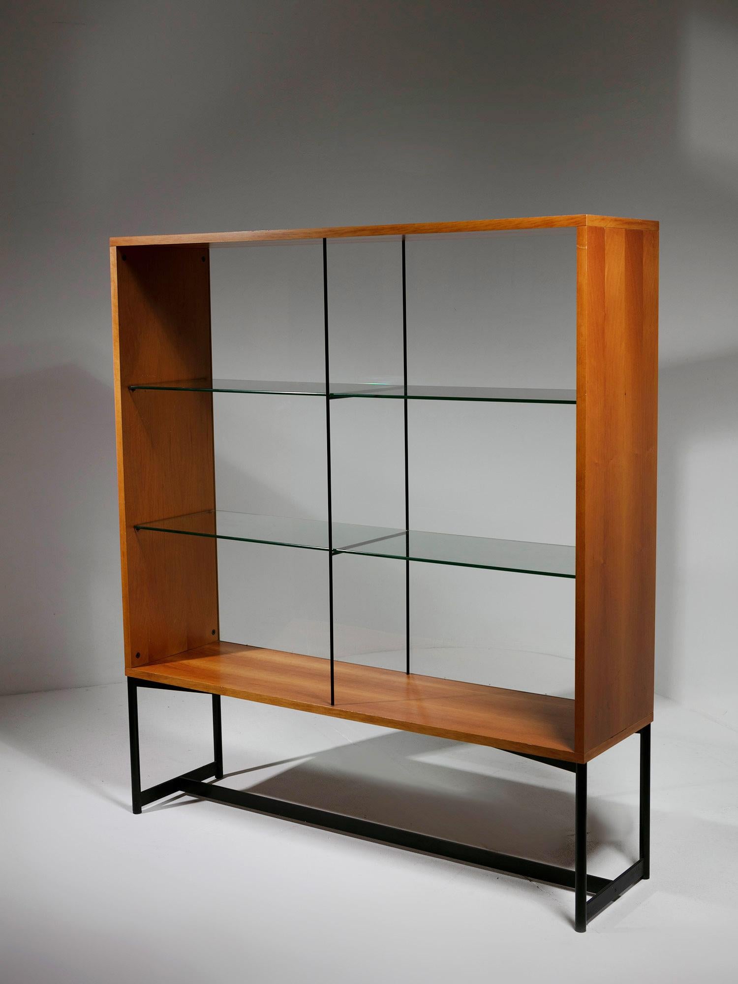Wood Rationalist Vitrine by Asnago and Vender for Pallucco, Italy, 1980s In Good Condition For Sale In Milan, IT