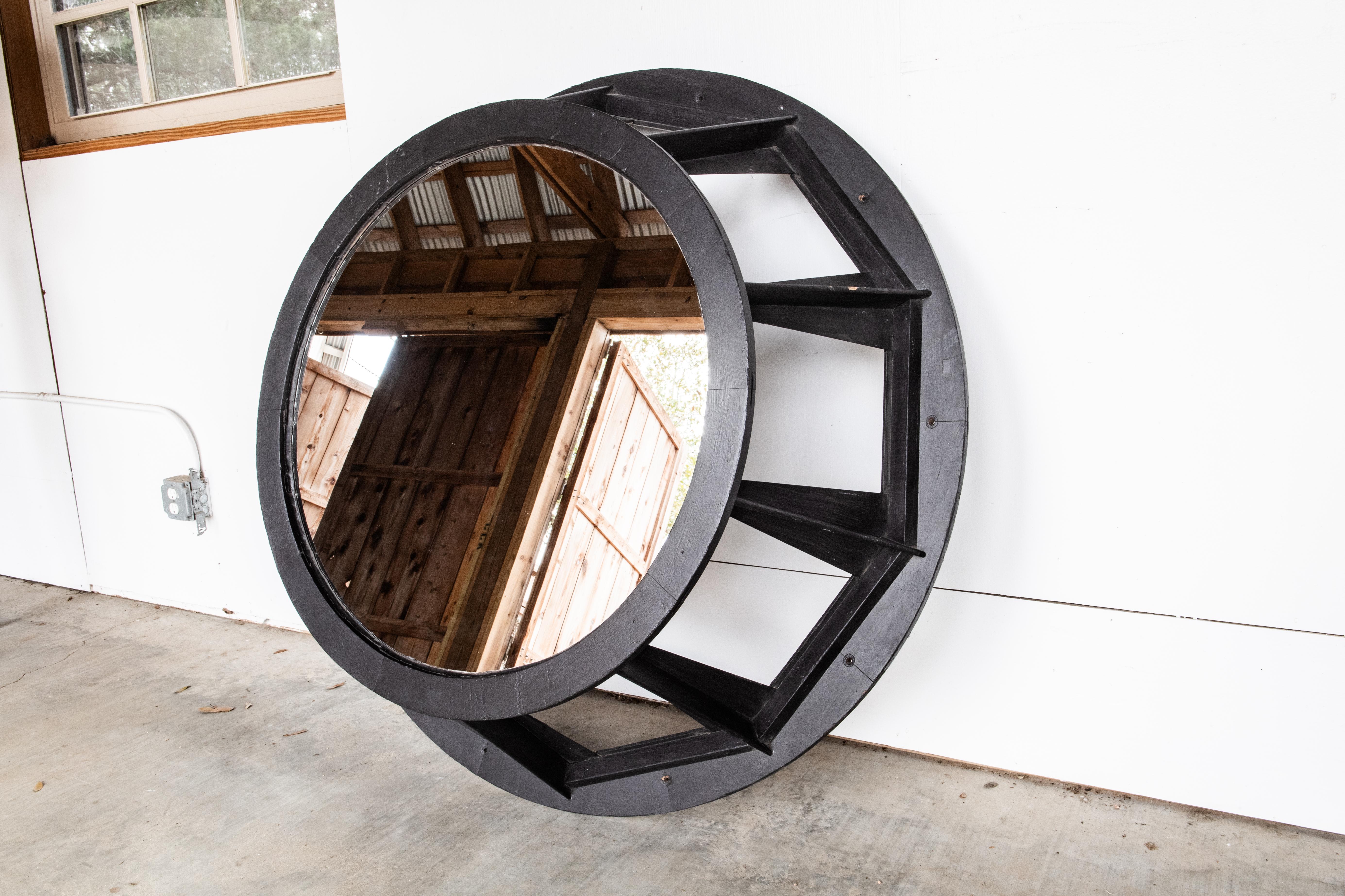 Madera Recuperada industrial Espejo Pintado de Negro siglo XX en venta