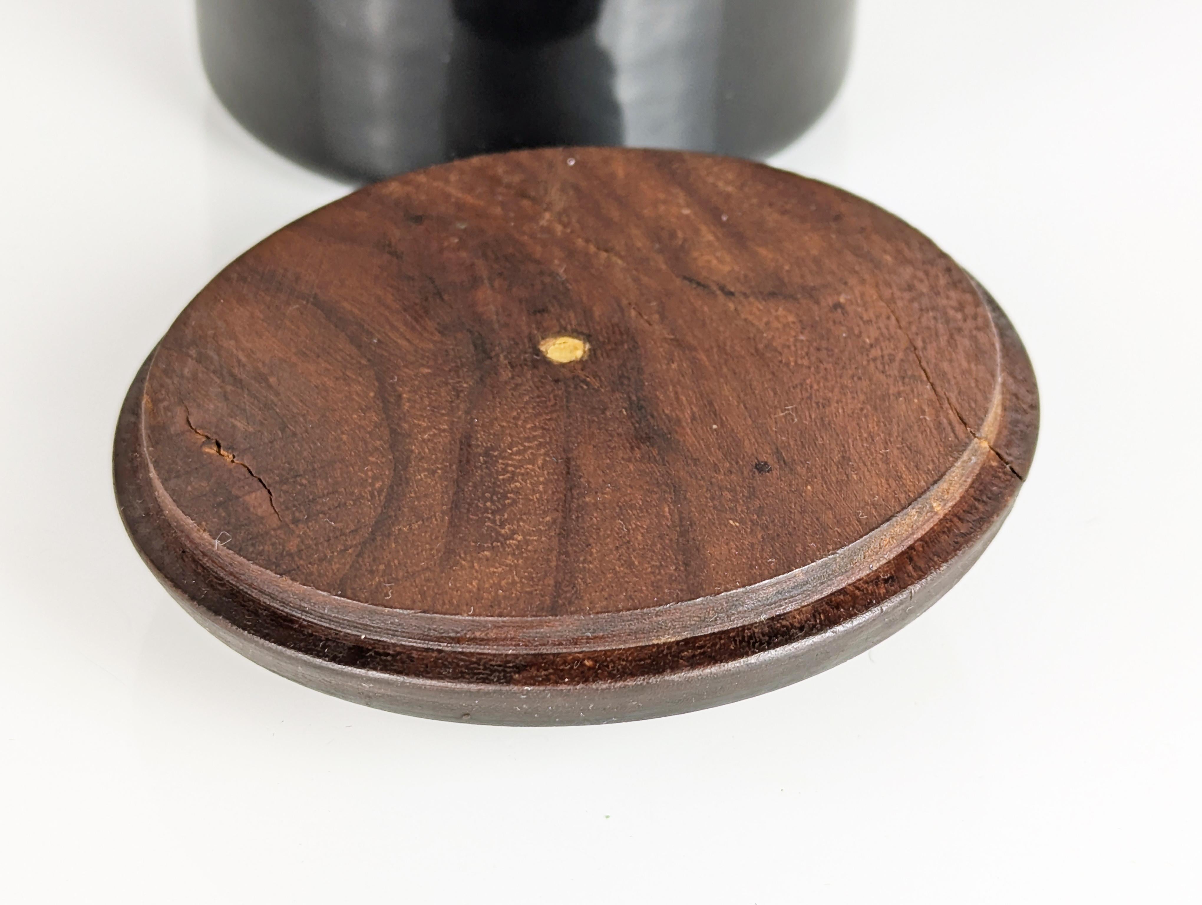 Caja de madera esmaltada roja, blanca y negra de los años 60 de Siva mediados del siglo XX en venta