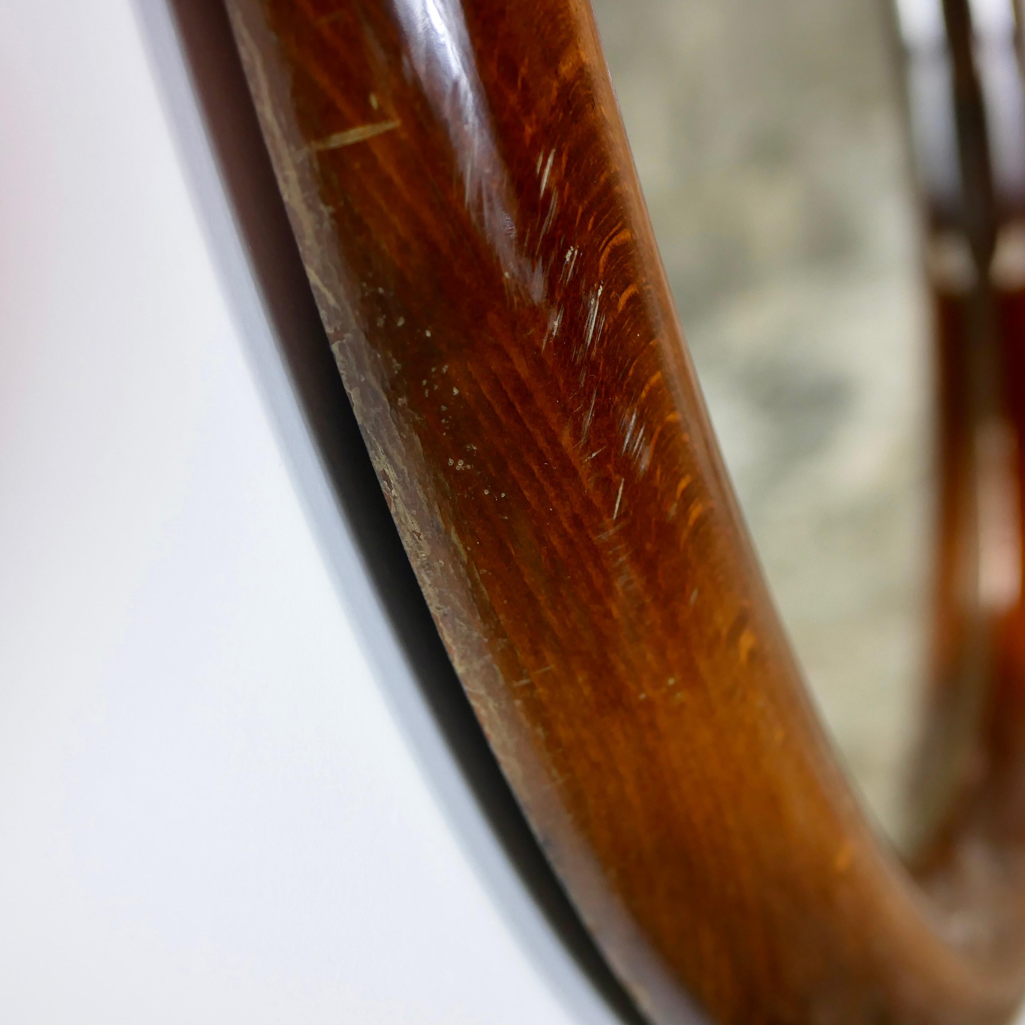 Espejo redondo de madera de Italia, años 60 en venta 9