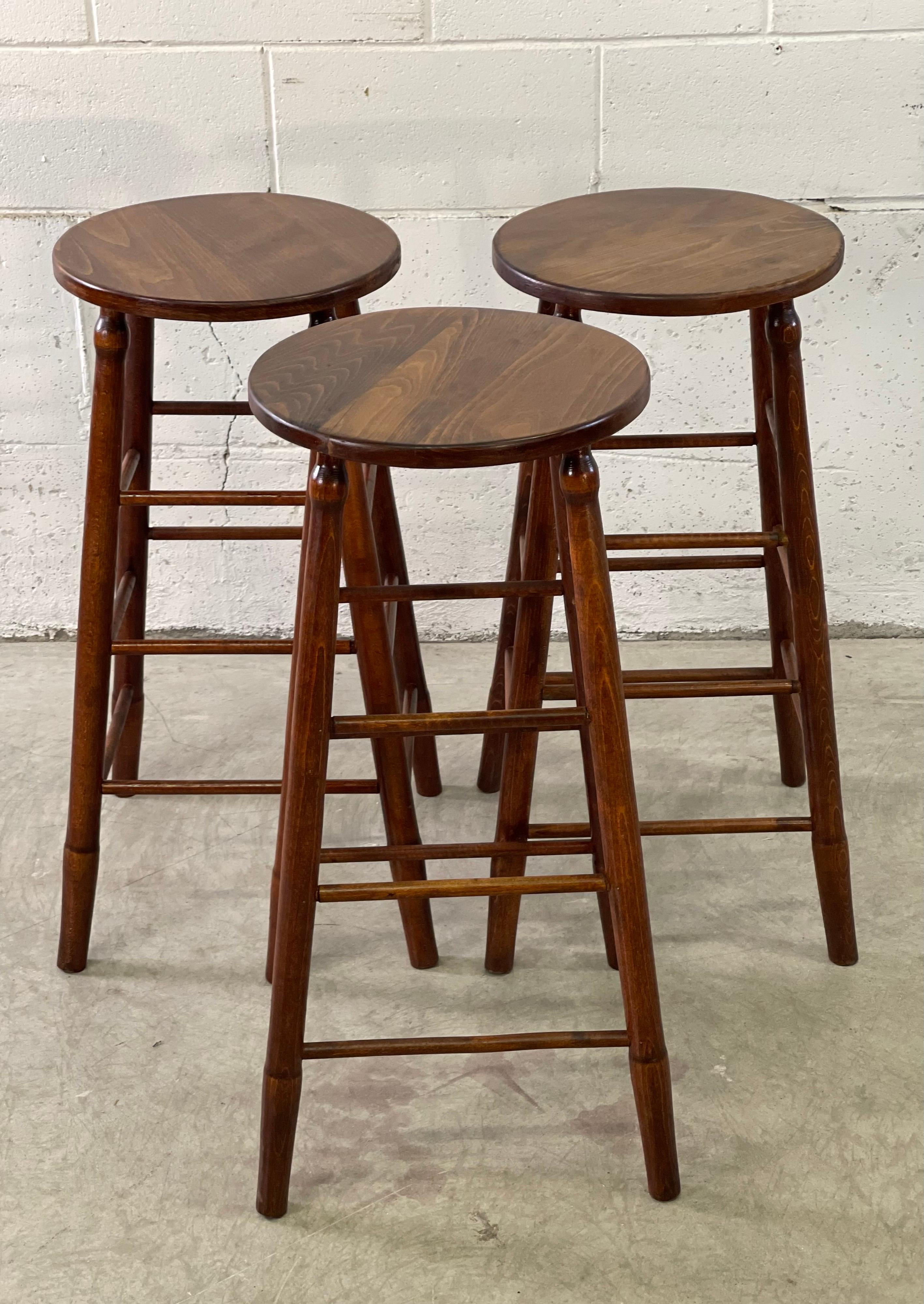 Hocker mit runder Platte aus Holz:: 3er-Set 1