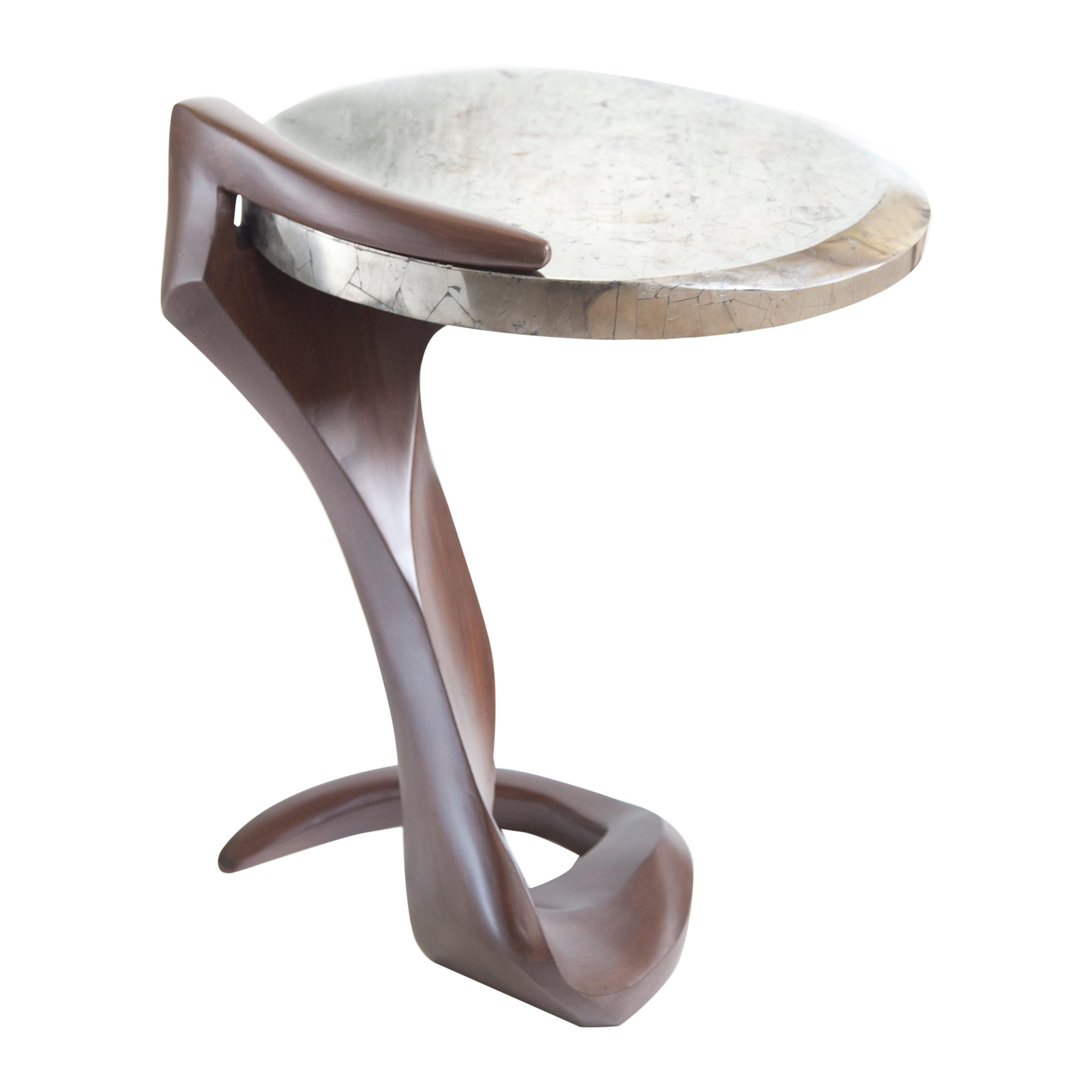 Table sculptée en bois avec plateau en pyrite inspirée par Zaha Hadid en vente