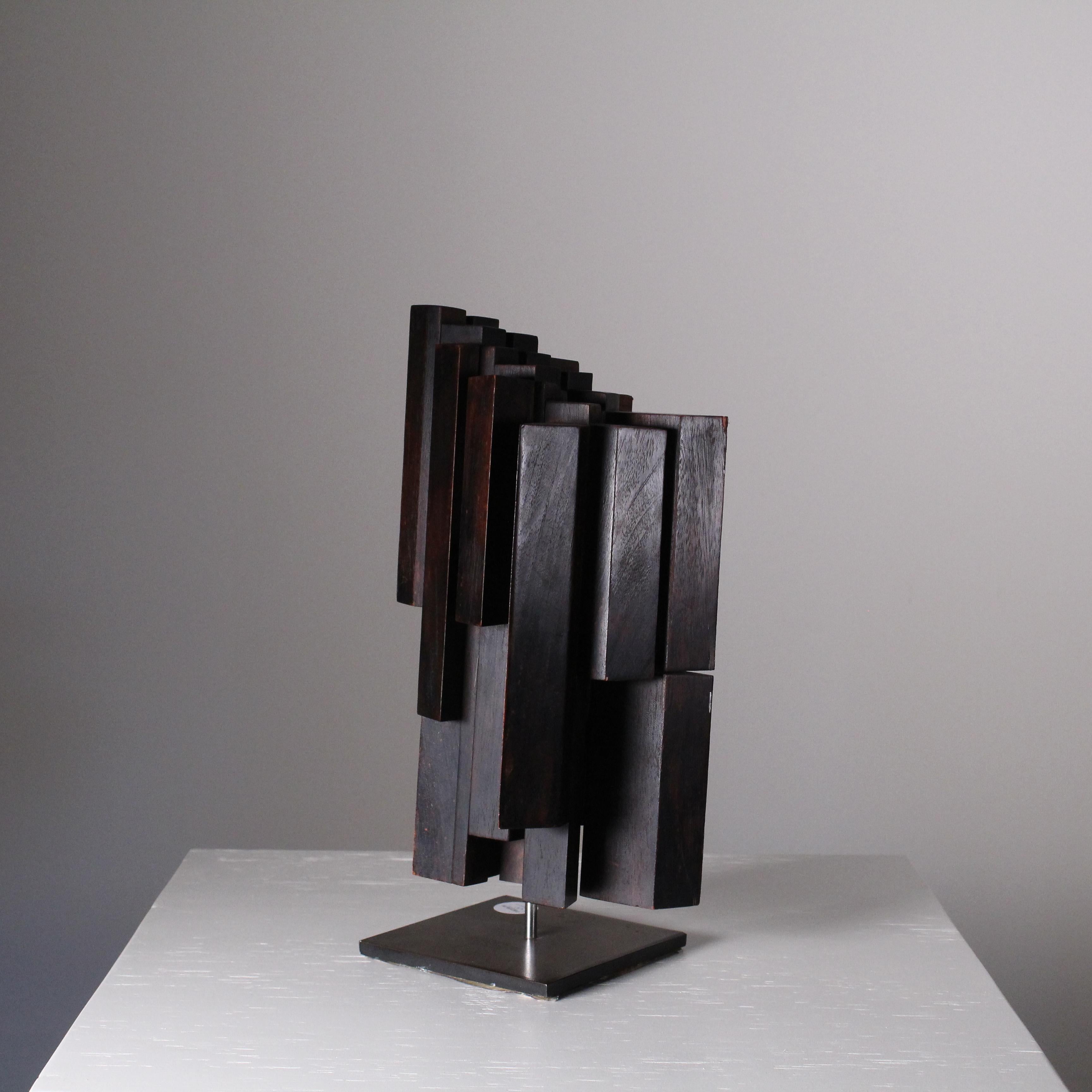 Wood sculpture by Ben Ormenese In Fair Condition For Sale In Milano, Lombardia