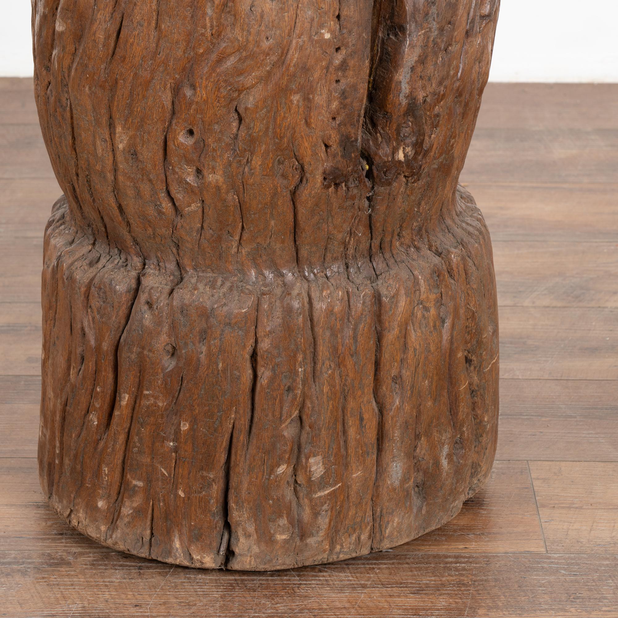 Holz-Skulpturbehälter aus altem Wassermühlengehäuse aus Holz, China 1820-40 im Angebot 2