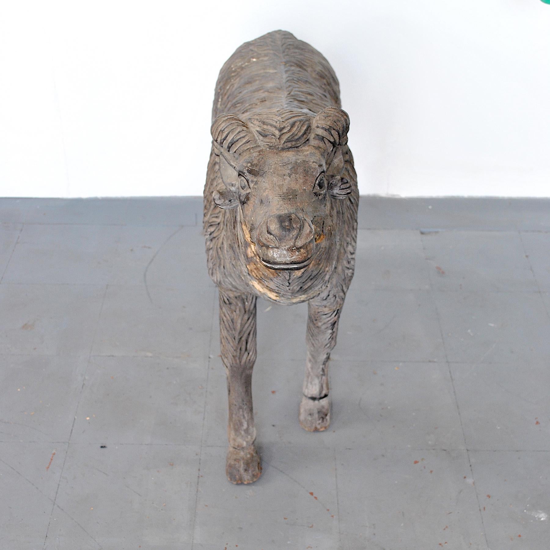 Wood Sculpture Depicting a Mutton In Good Condition For Sale In bari, IT