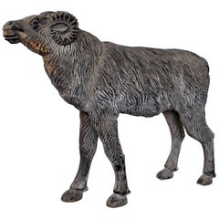 Escultura de madera que representa un cordero