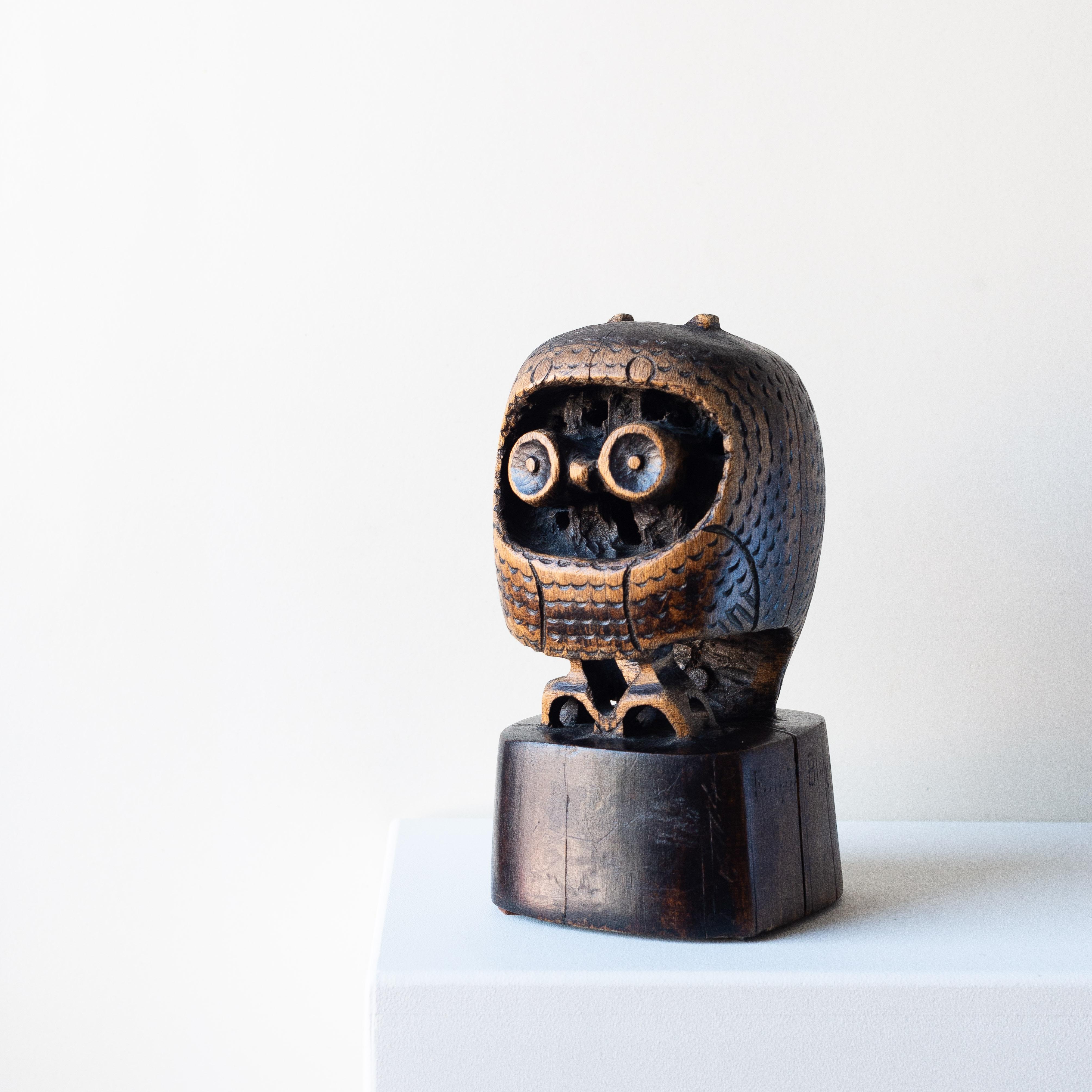 Escultura antropomorfa, Búho de madera tallado a mano, Francia Años 70 Moderno de mediados de siglo en venta