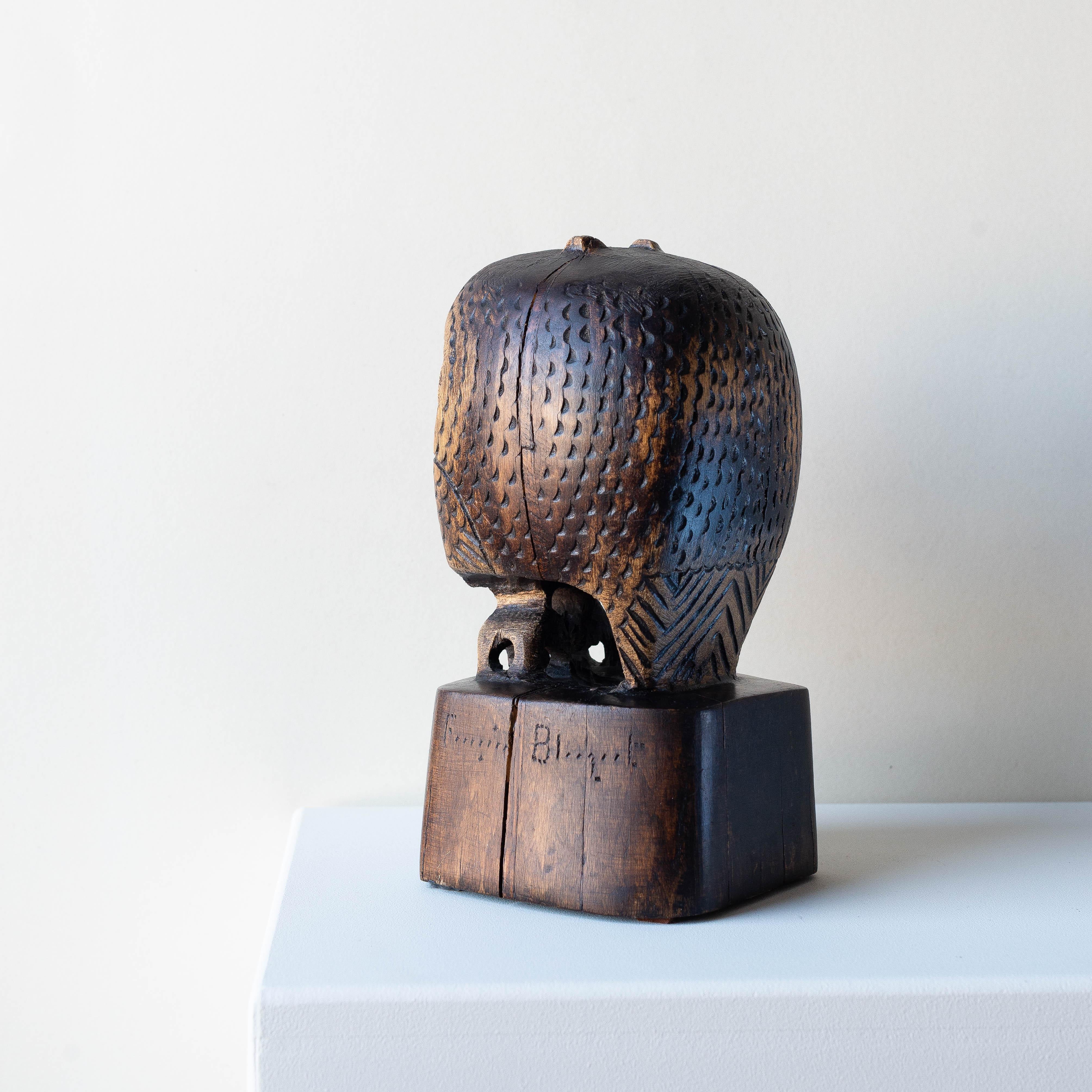 Escultura antropomorfa, Búho de madera tallado a mano, Francia Años 70 Francés en venta