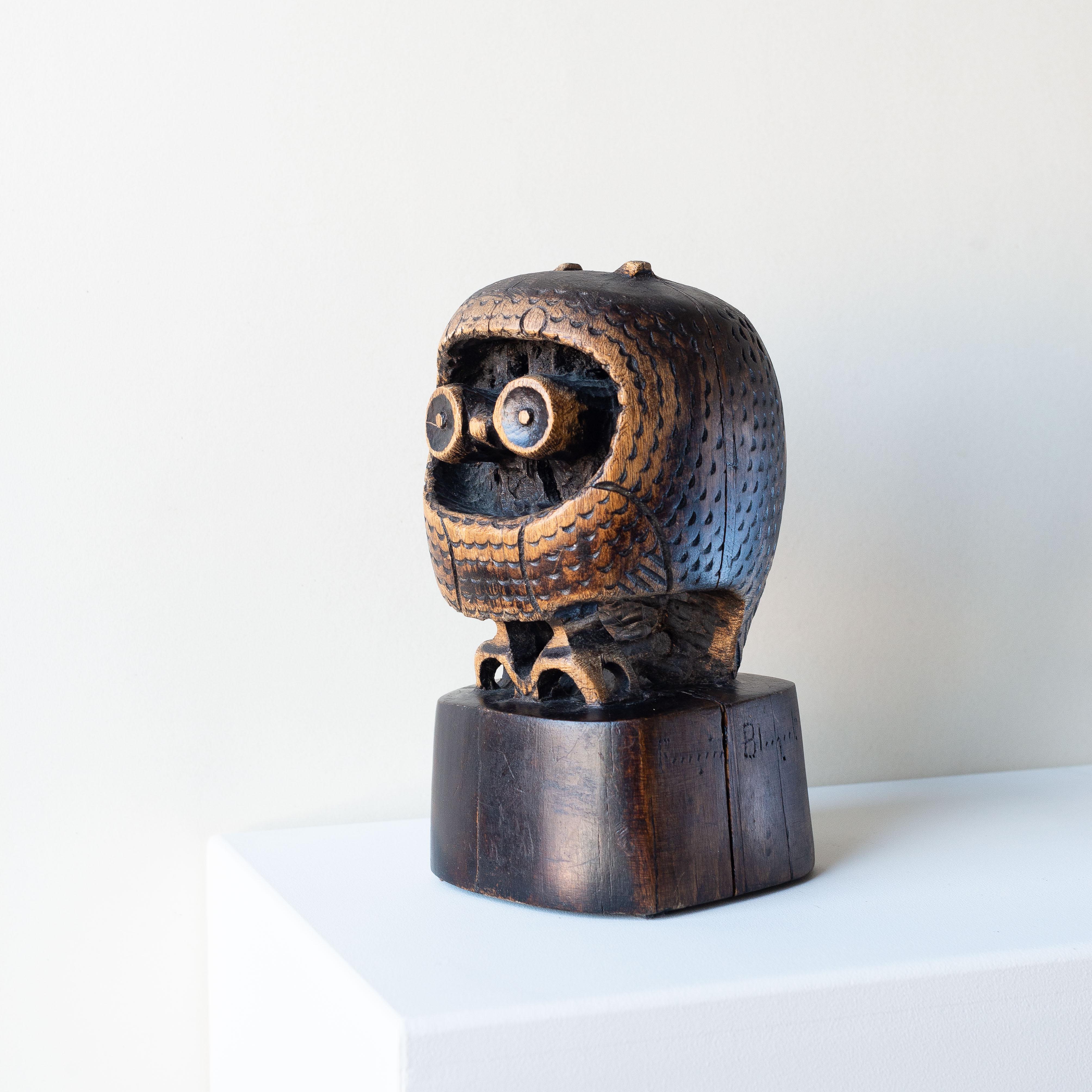 Escultura antropomorfa, Búho de madera tallado a mano, Francia Años 70 Tallado en venta