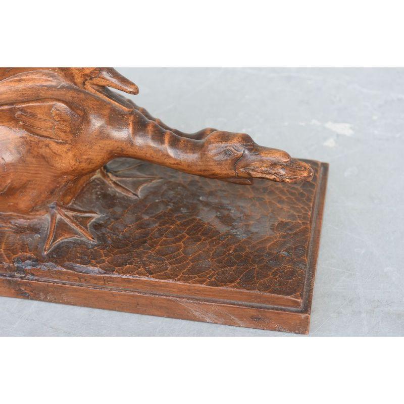 Sculpture en bois des oiseaux combattant sur une grenouille par H Petrilly Art Déco Bon état - En vente à Marseille, FR