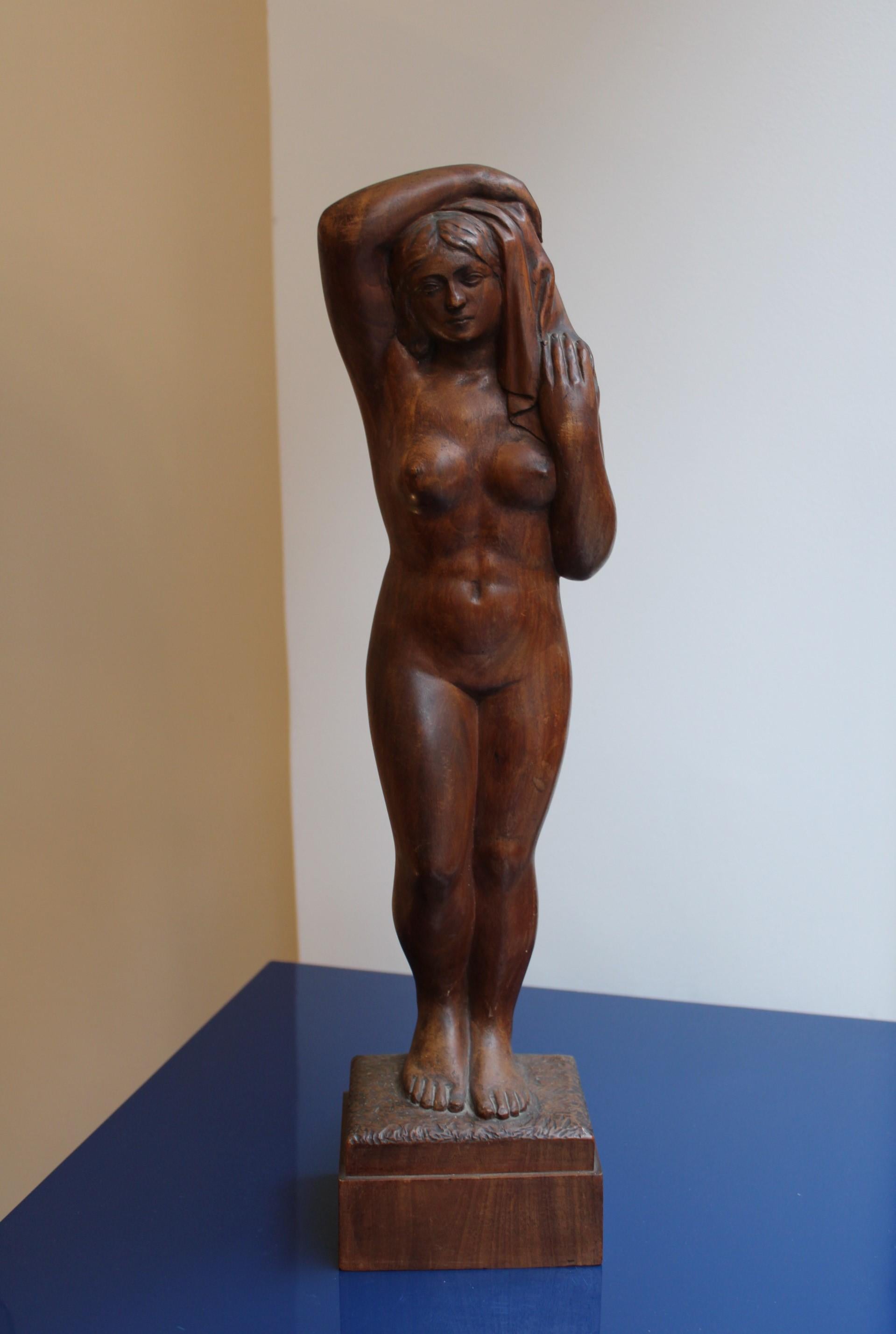 Woman sculpture in carved wood, signed R.Barou.
 
