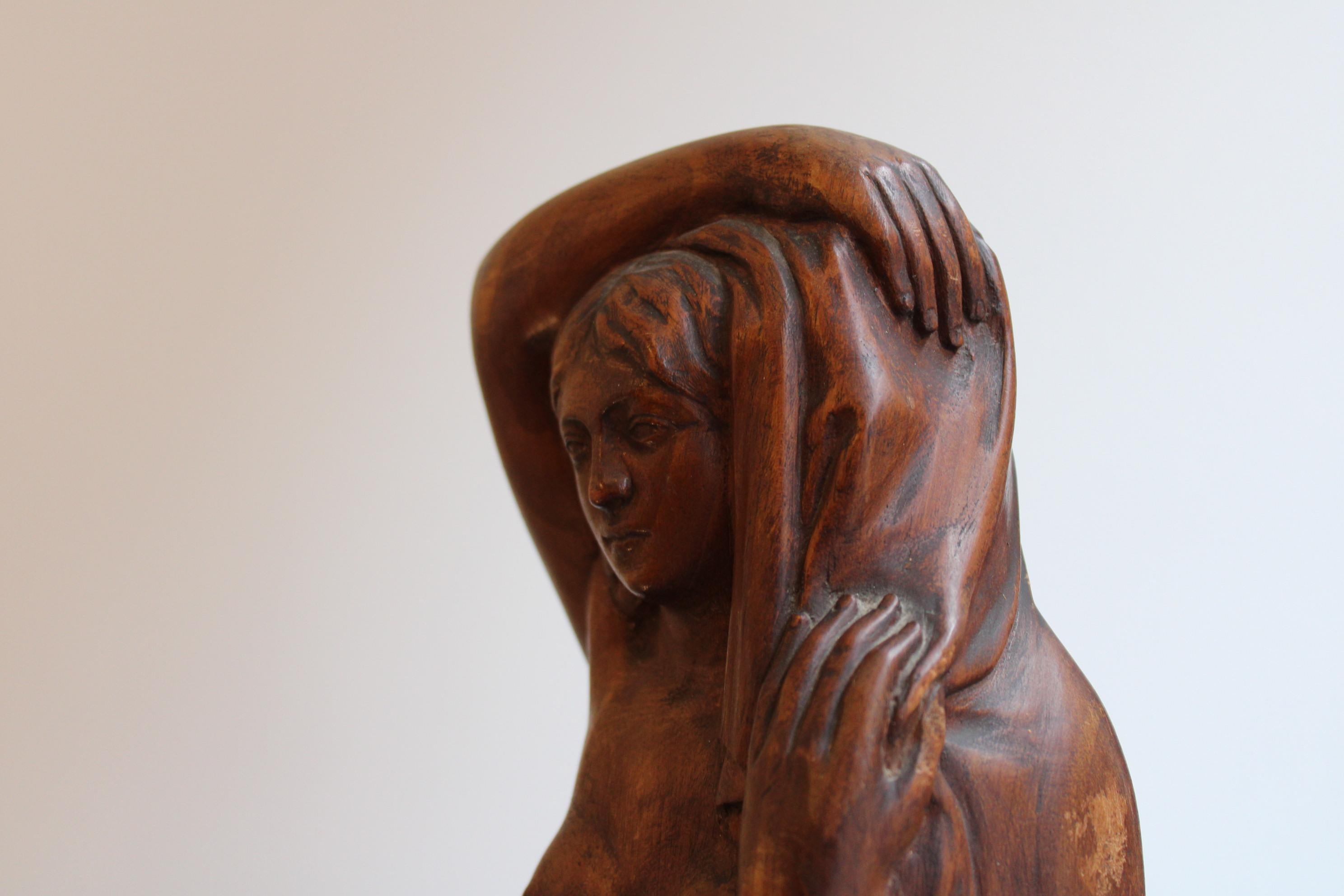 Skulptur aus Holz, signiert R.Barou im Angebot 3