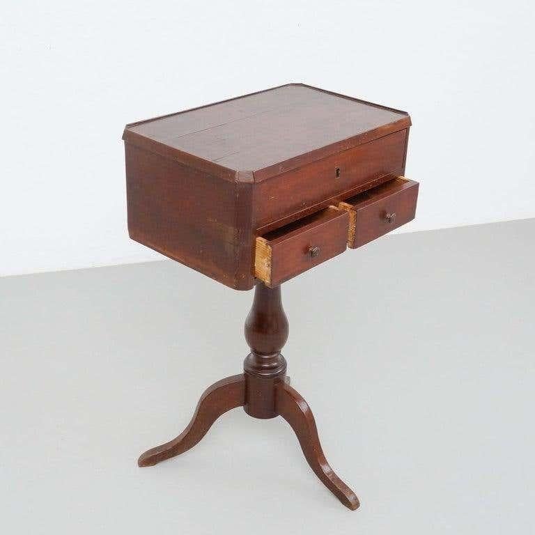 Wood Sewing Table, circa 1800 For Sale 2