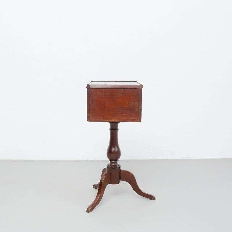 Wood Sewing Table, circa 1800 In Good Condition For Sale In Barcelona, Barcelona