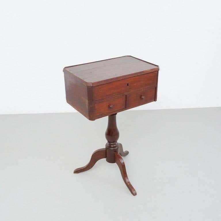 Wood Sewing Table, circa 1800 For Sale 1