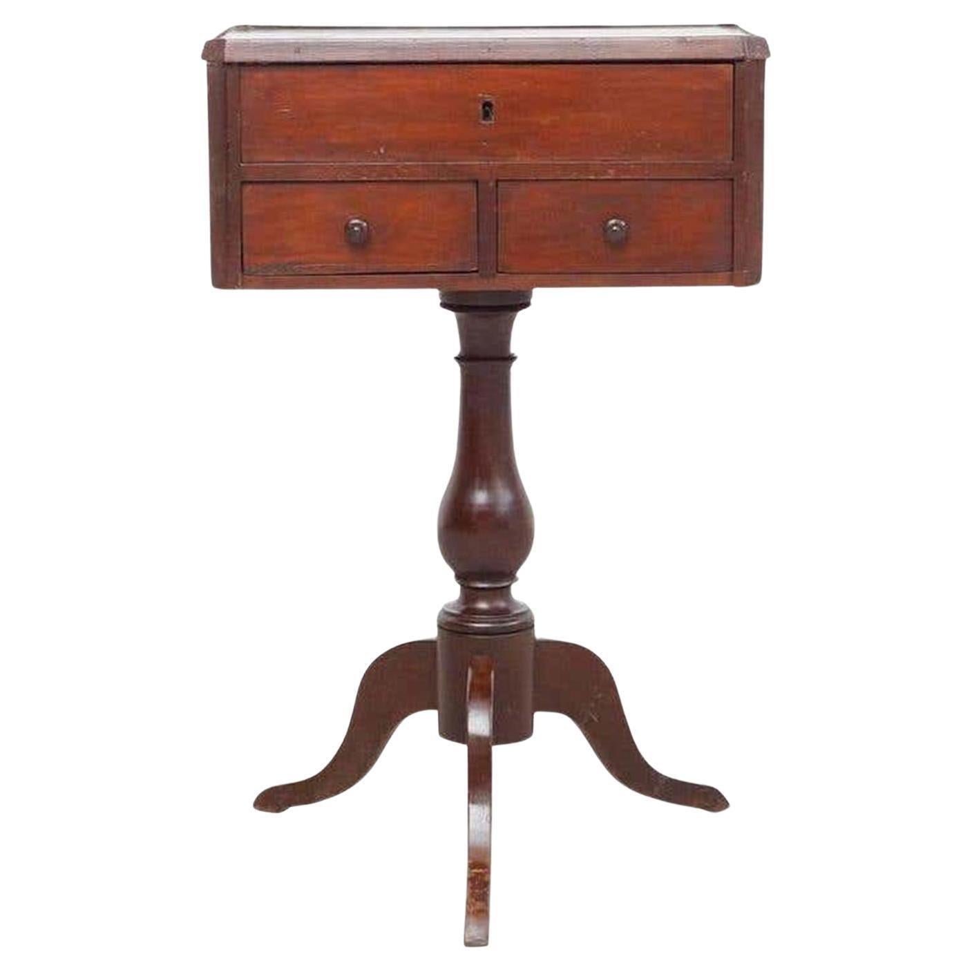 Tavolo da cucito in Wood, circa 1800