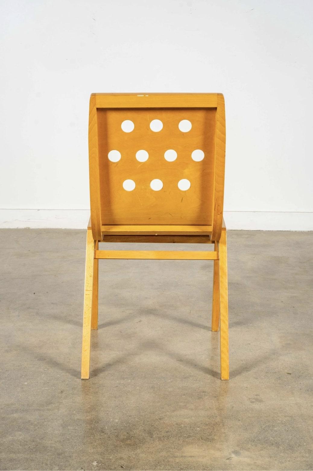 Wood Side Chair mit perforierter Rückenlehne im Zustand „Gut“ im Angebot in Toronto, CA