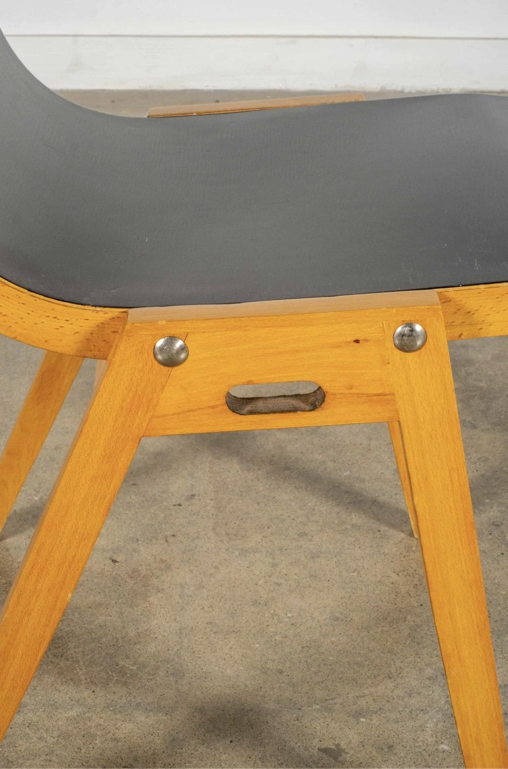 Wood Side Chair mit perforierter Rückenlehne (Holz) im Angebot