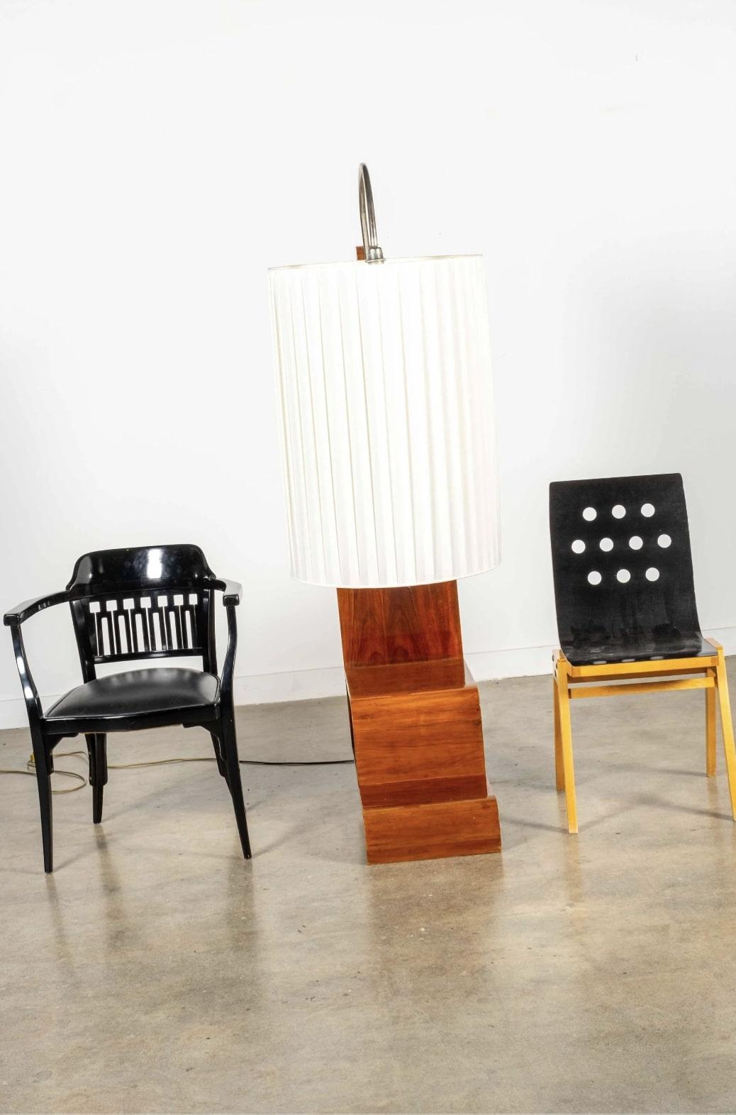 Wood Side Chair mit perforierter Rückenlehne im Angebot 1