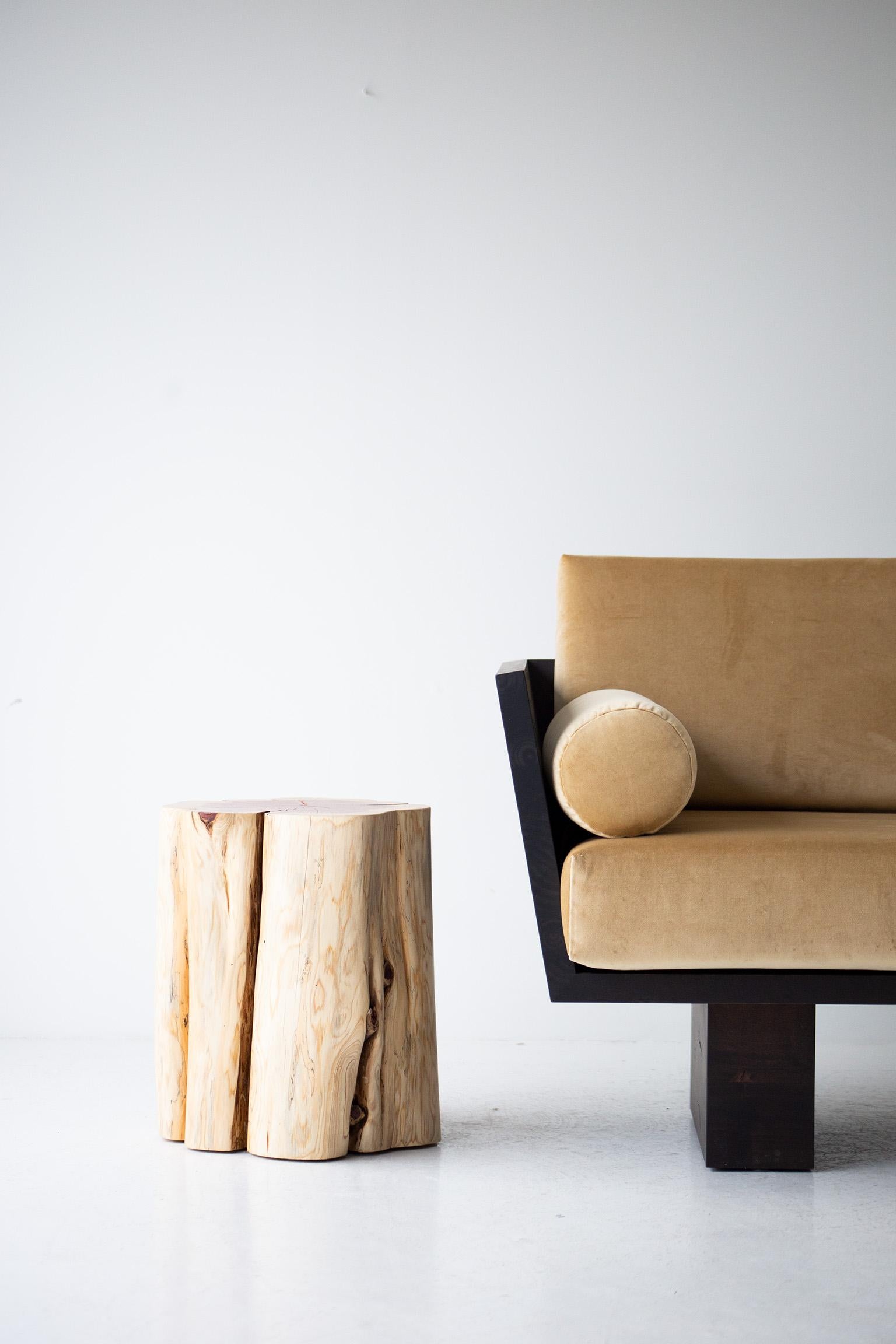 Beistelltische aus Bertu-Holz, Beistelltisch aus Naturholz, rotes Zedernholz (amerikanisch) im Angebot