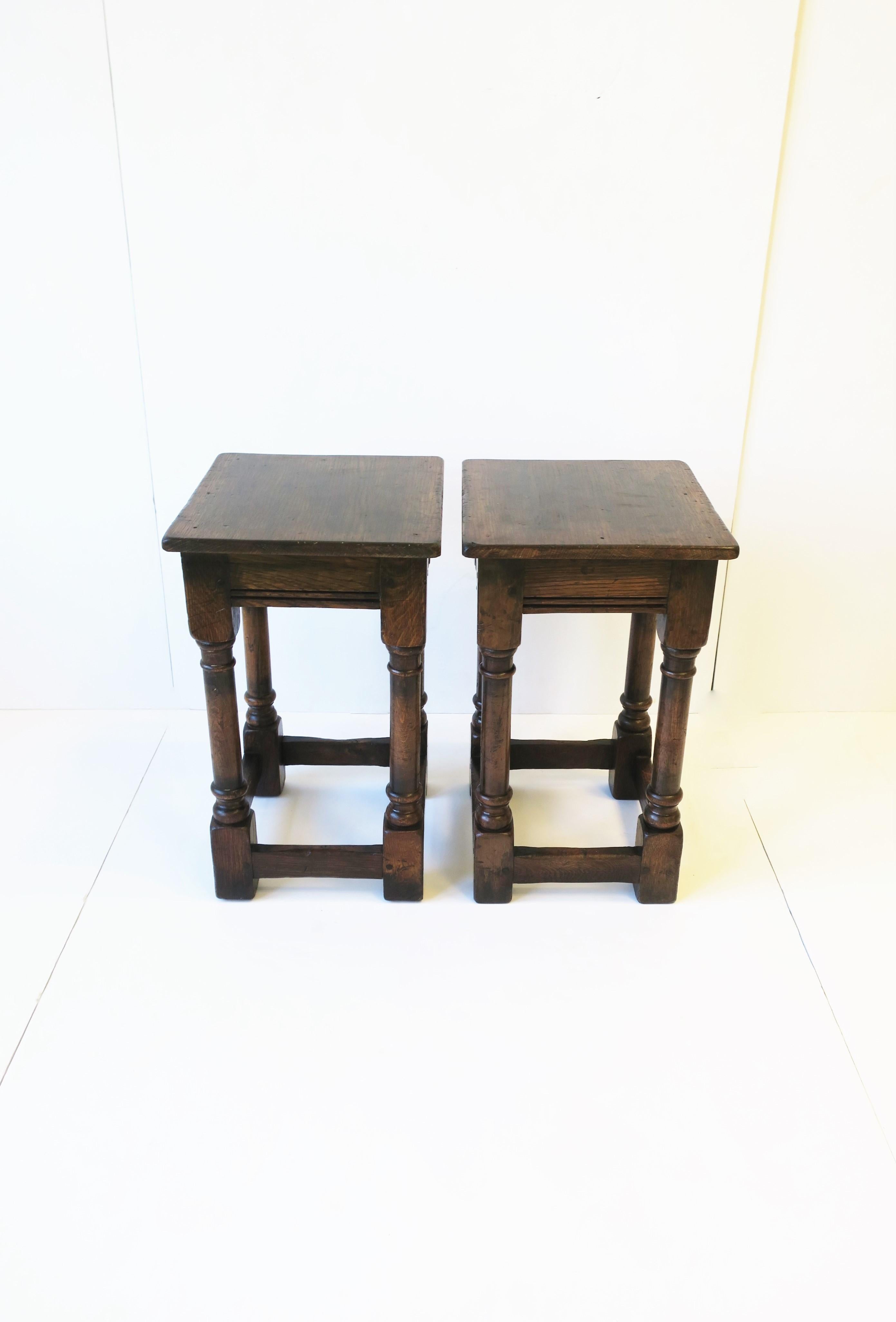 A beautiful and well made pair of Jacobean style wood side tables or stools, circa mid-20th century.

Measurements: 10.5