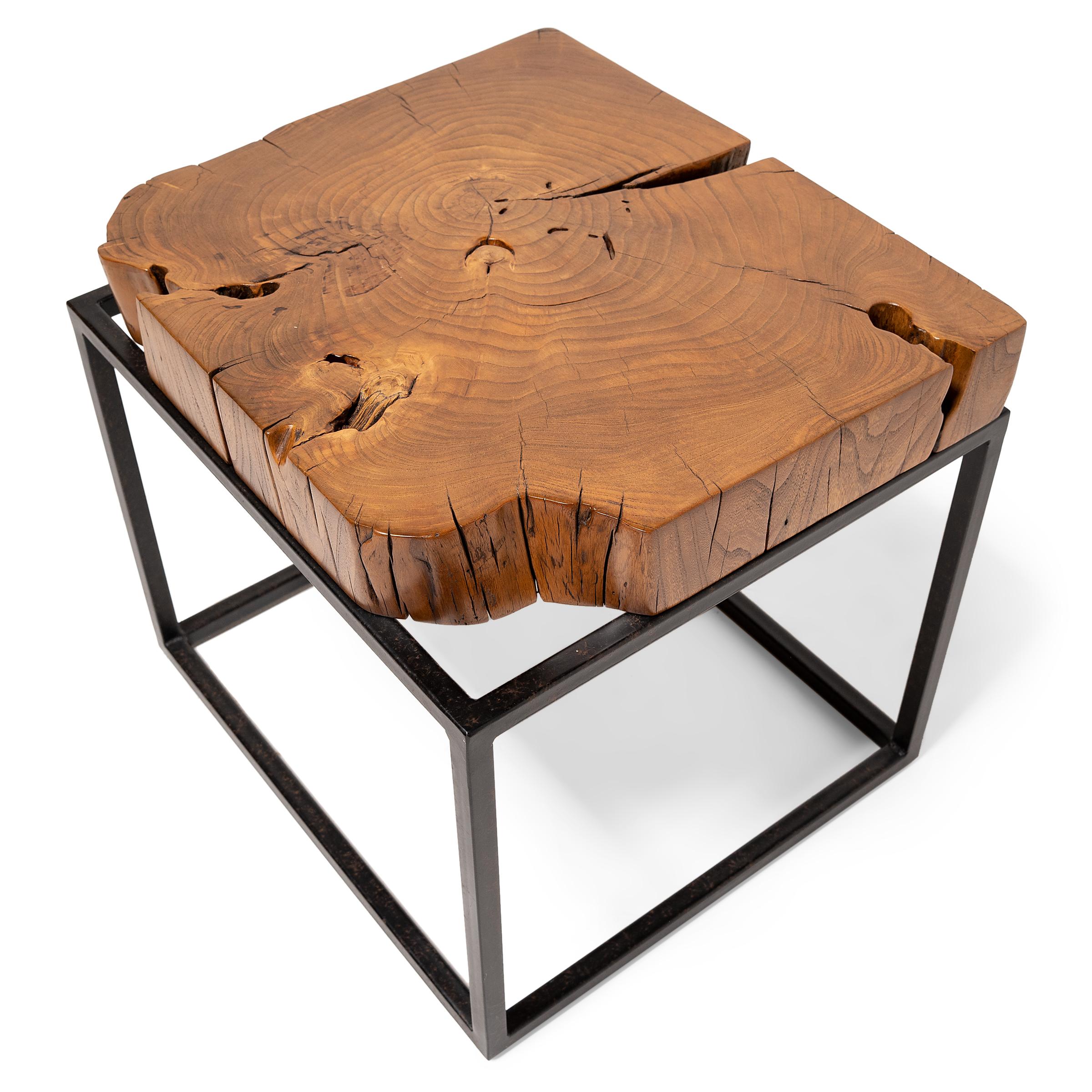 XXIe siècle et contemporain Table d'appoint en bois brut Hana Or en vente