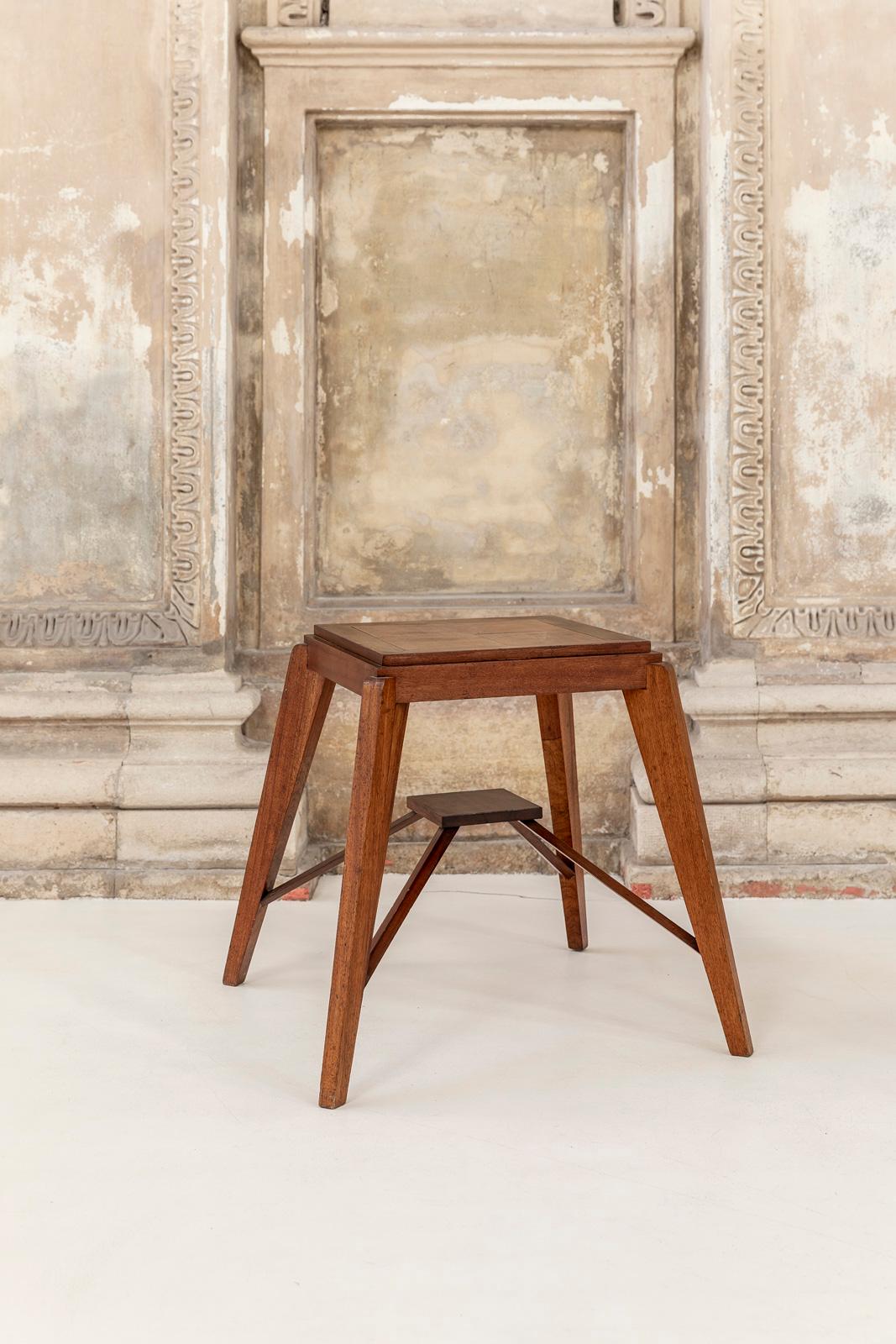 Huge and elegant wood stool attributed to Pierre Jeannette, with below element: 40 cm (H)


 Literature: Le Corbusier Pierre Jeanneret: The Indian Adventure, Design-Art-Architecture, Touchaleaume and Moreau, pg. 560.
 
