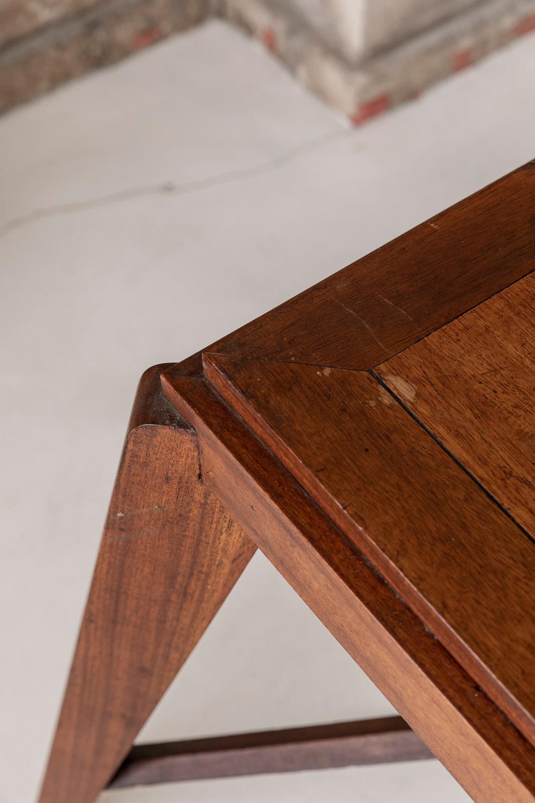 Wood Stool Attributed to Pierre Jeanneret In Excellent Condition For Sale In Piacenza, Italy