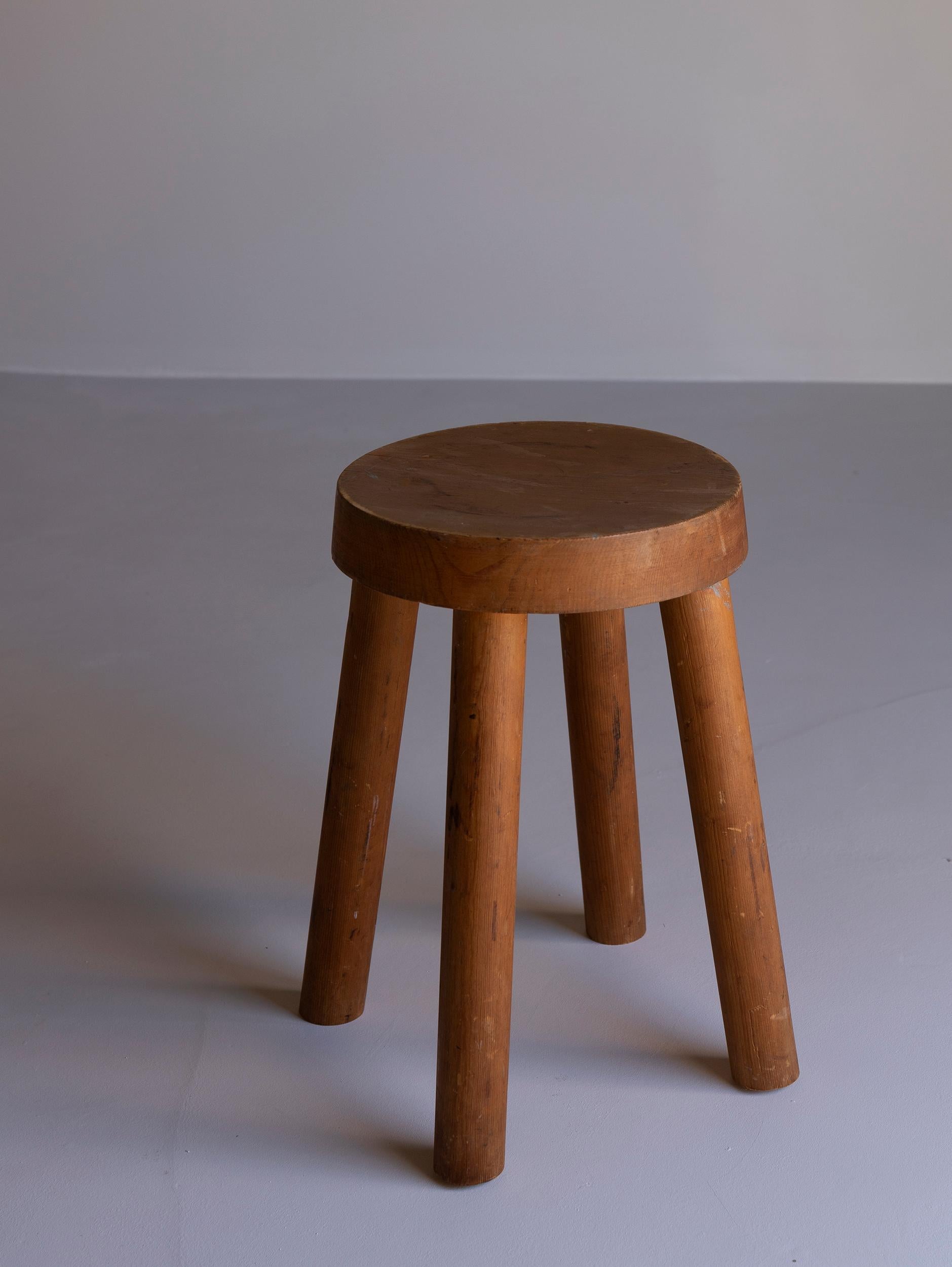 Wood stool for Méribel ski resort by Charlotte Perriand

Four-legged stool in pine made by Charlotte Perriand for the Méribel ski resort in the 60s by René Martin.

Country / France
Date / 1960s
Material / Wood (Pine).
 